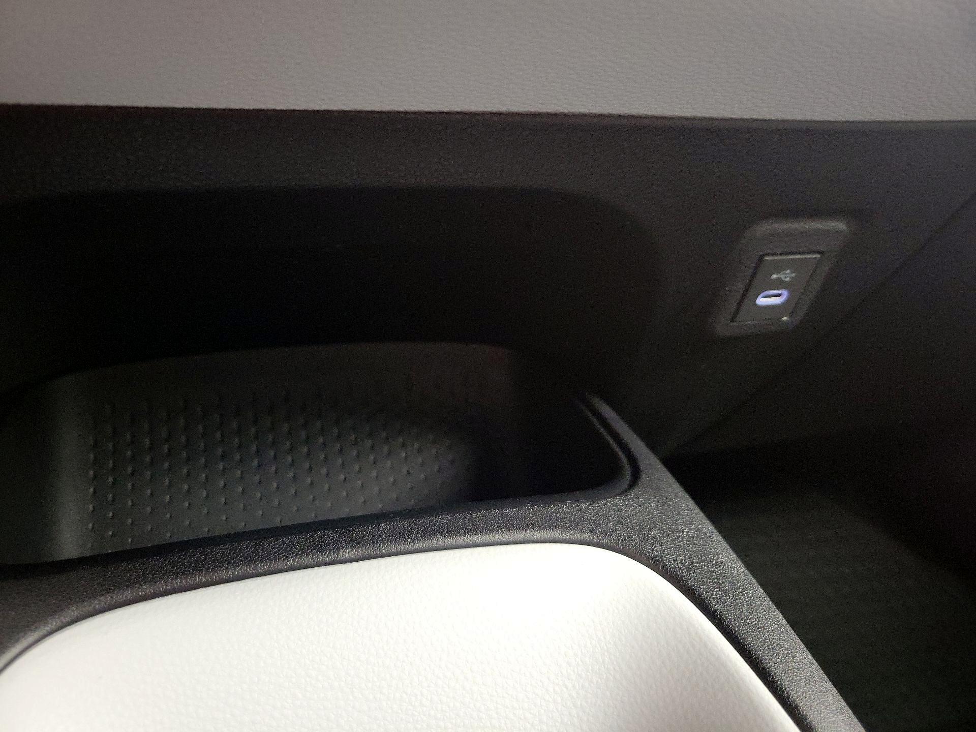 Thumbnail: 2025 Toyota Corolla - 18