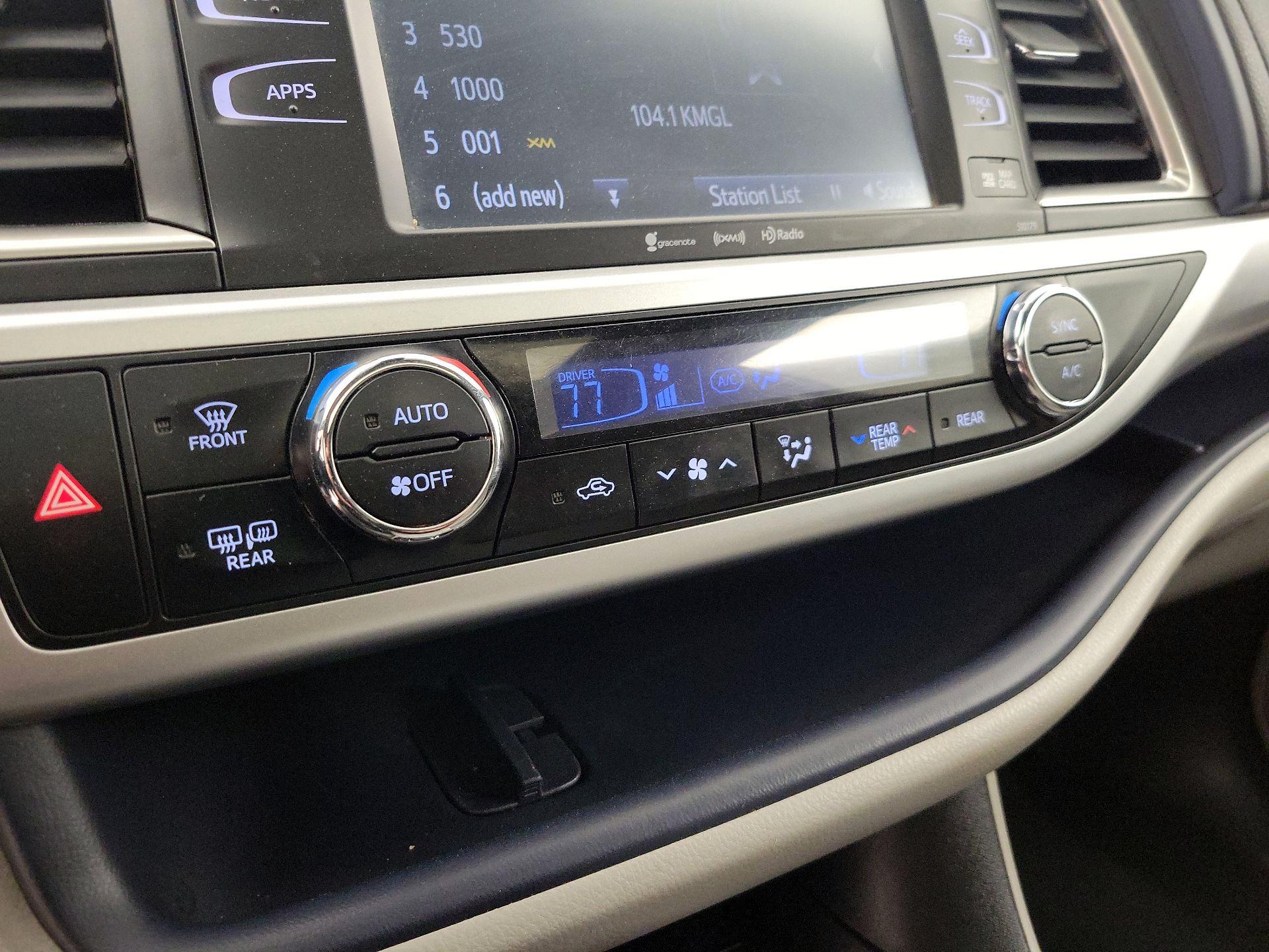 Thumbnail: 2018 Toyota Highlander - 16