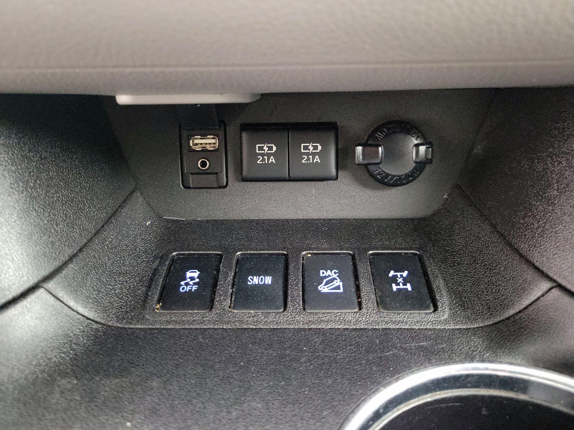 Thumbnail: 2018 Toyota Highlander - 18