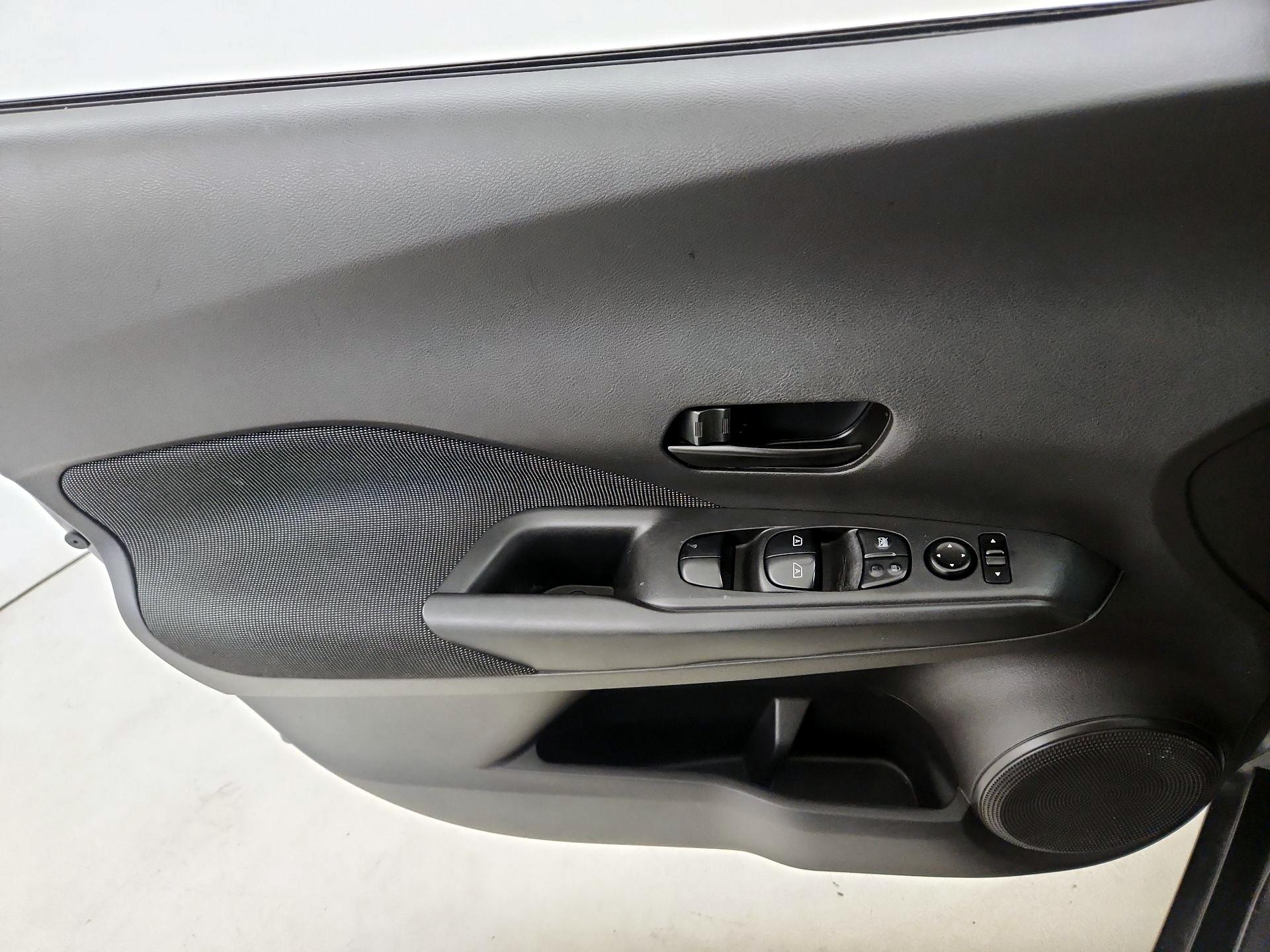 Thumbnail: 2020 Nissan Kicks - 12