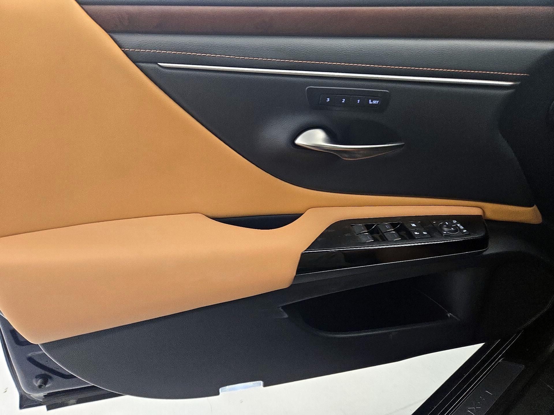 Thumbnail: 2025 Lexus ES - 12