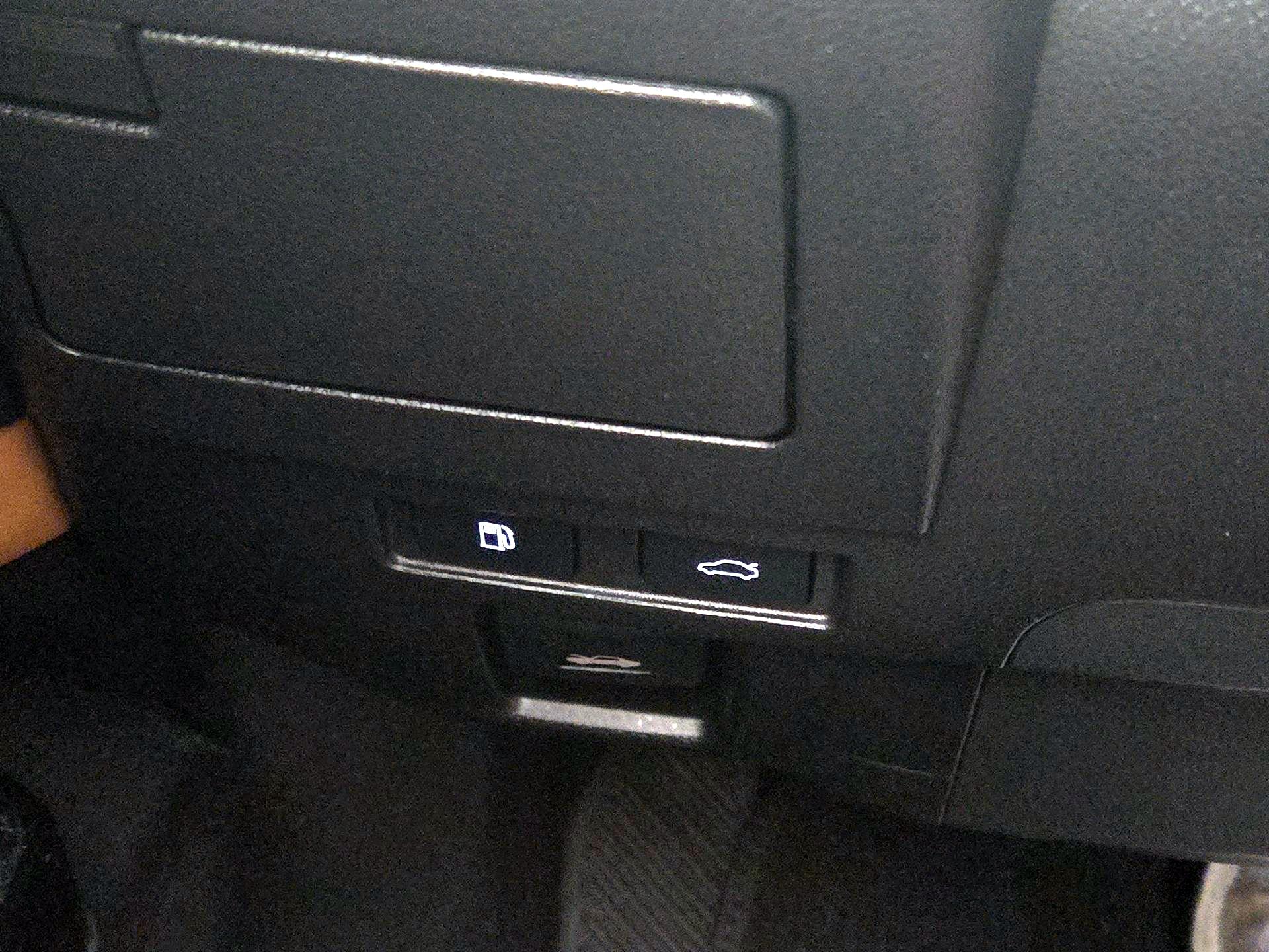 Thumbnail: 2025 Lexus ES - 13