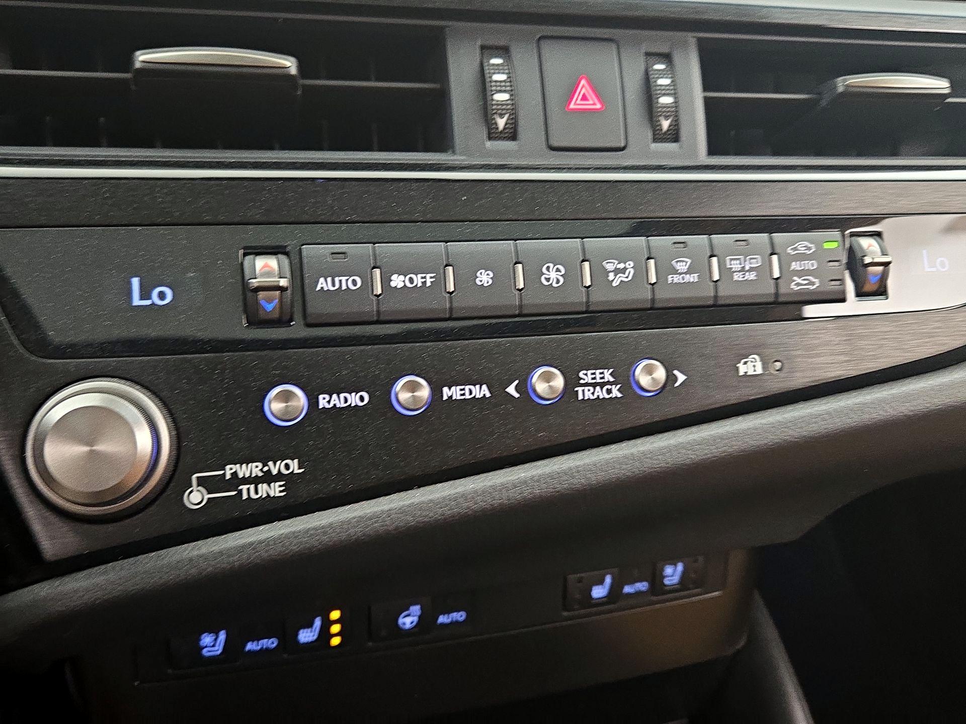 Thumbnail: 2025 Lexus ES - 17