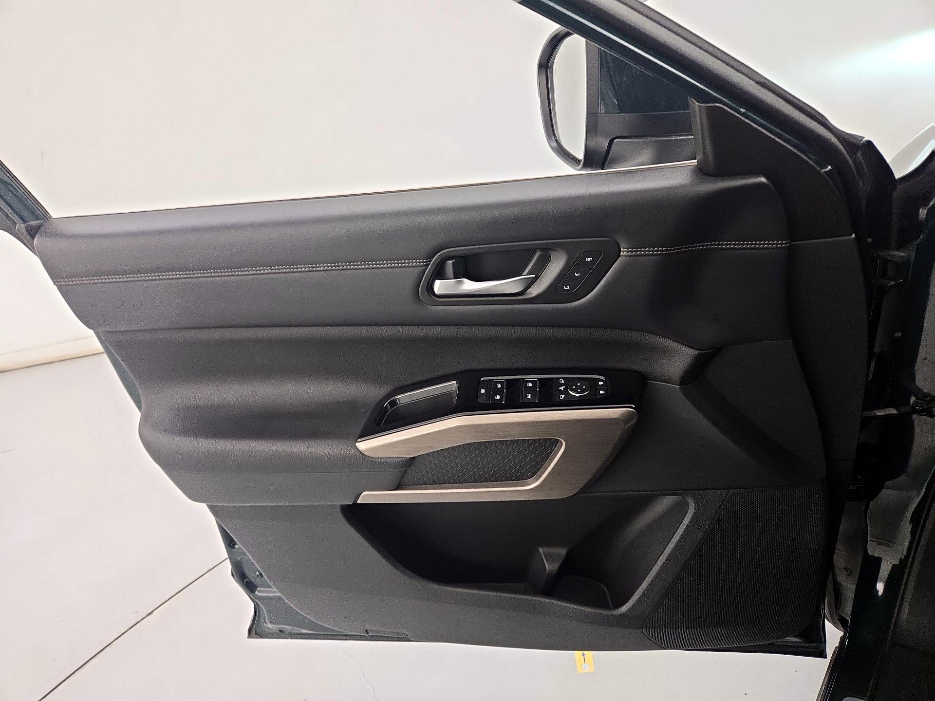 Thumbnail: 2023 Nissan Pathfinder - 12