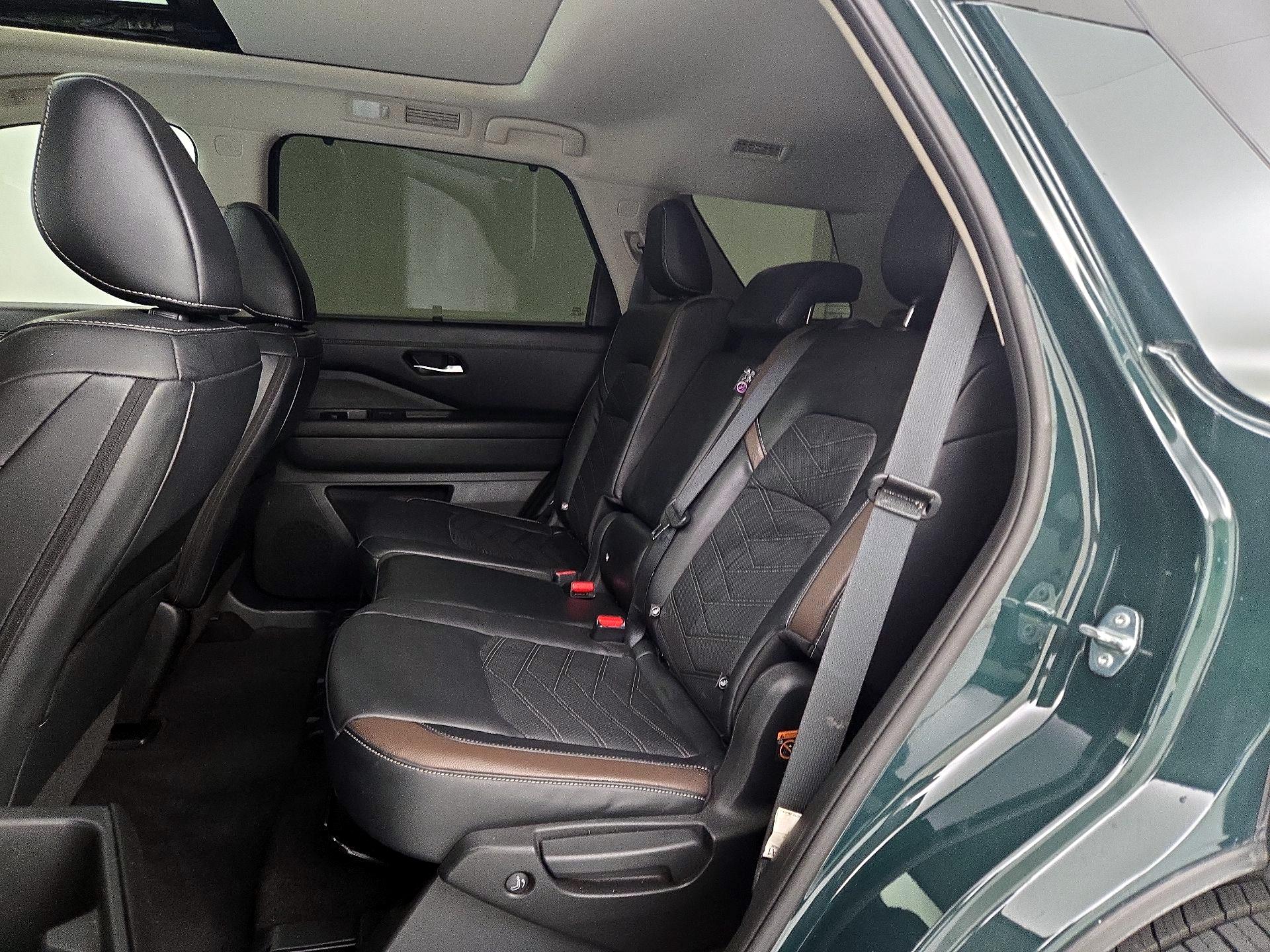 Thumbnail: 2023 Nissan Pathfinder - 20