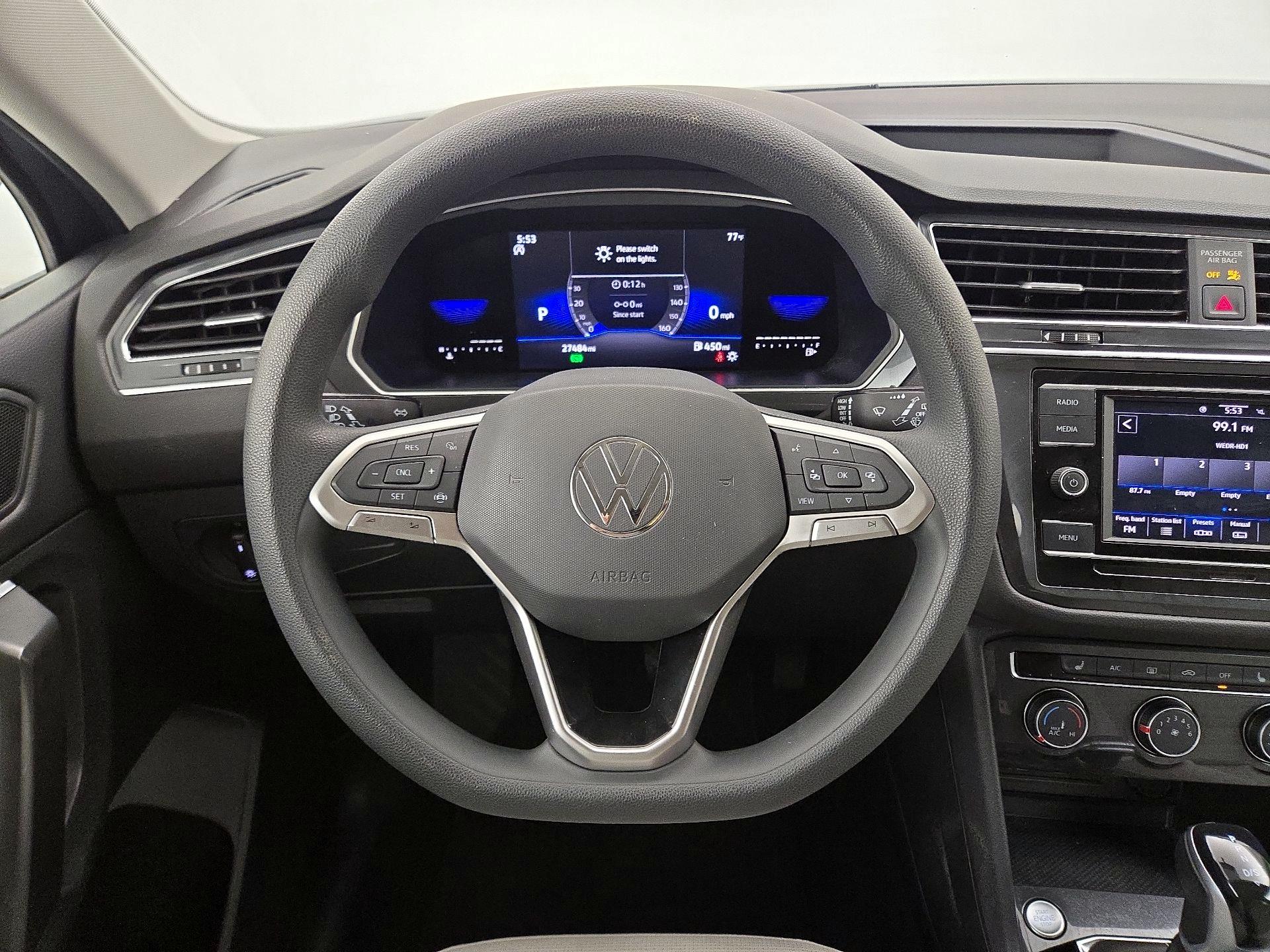 Thumbnail: 2022 Volkswagen Tiguan - 10