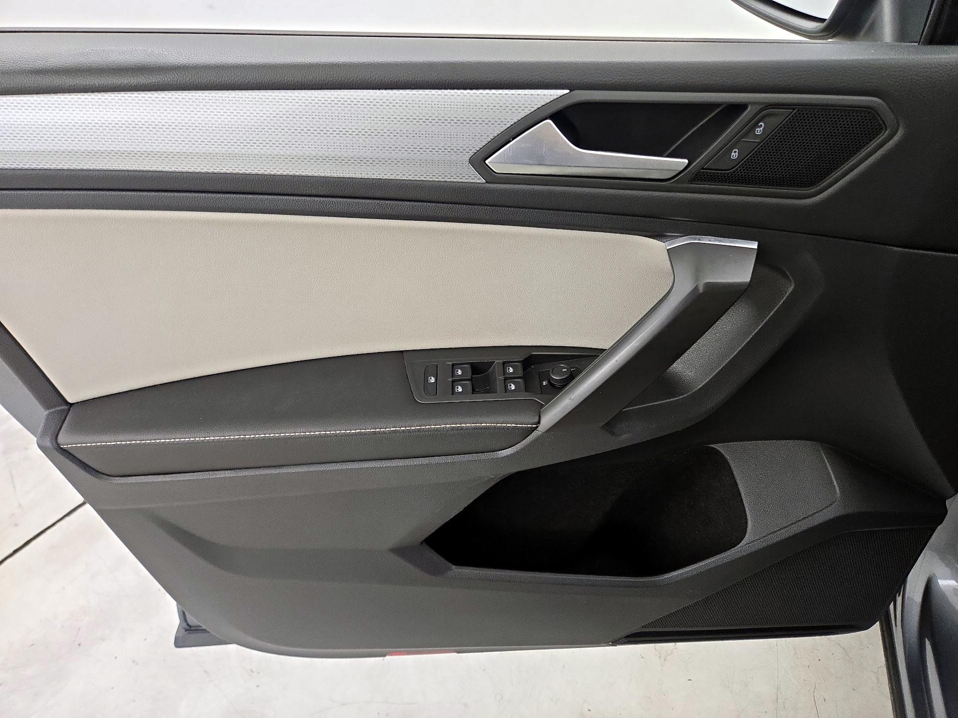 Thumbnail: 2022 Volkswagen Tiguan - 12