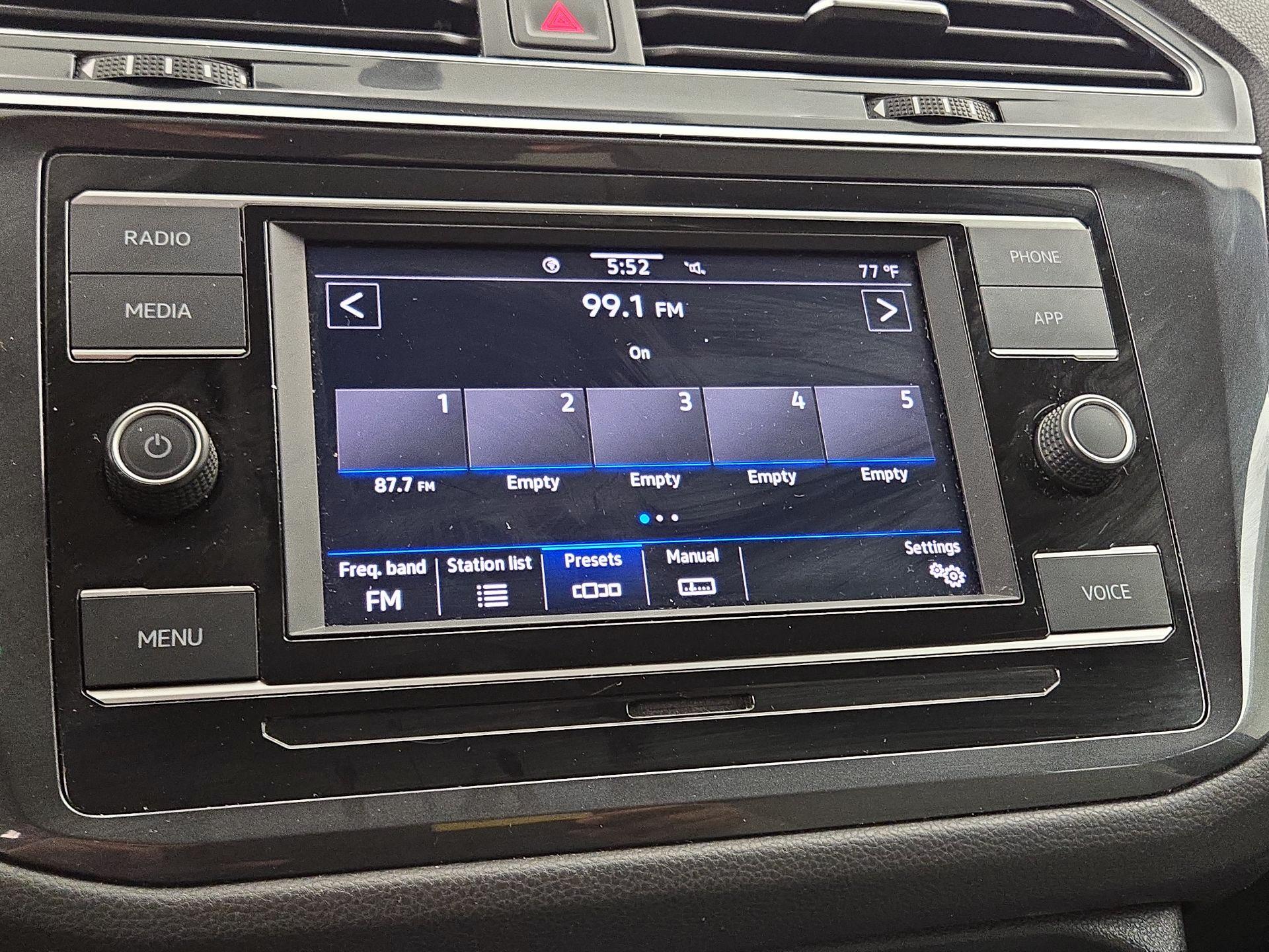 Thumbnail: 2022 Volkswagen Tiguan - 15