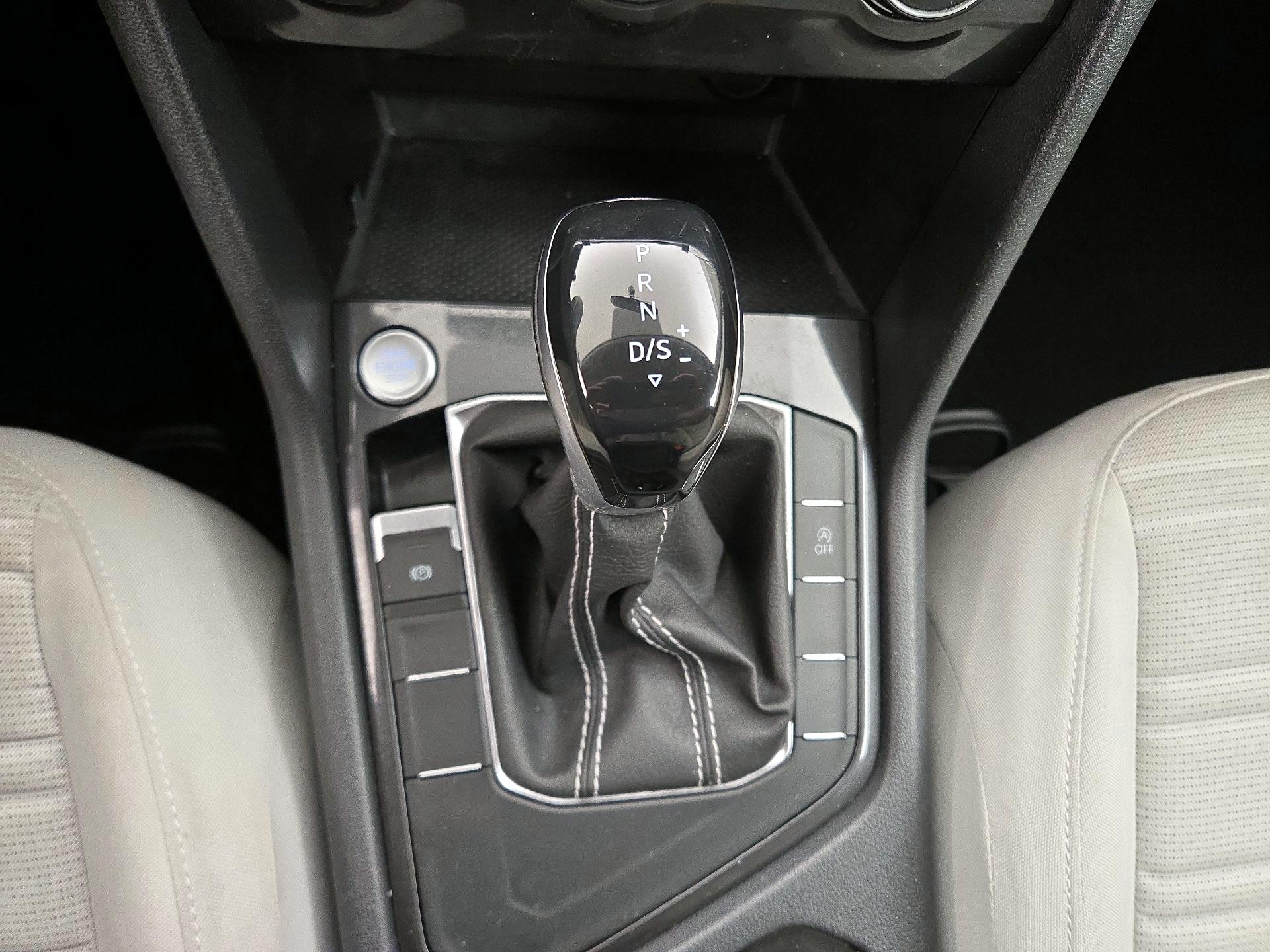 Thumbnail: 2022 Volkswagen Tiguan - 17