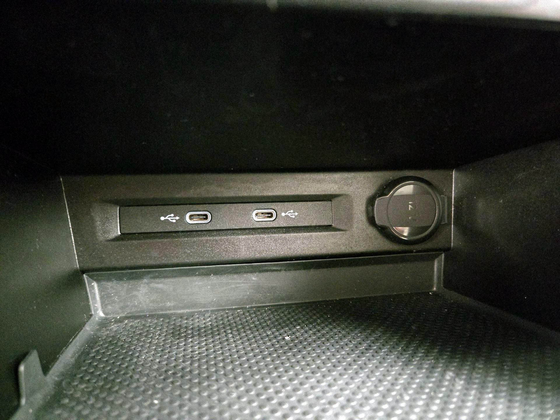 Thumbnail: 2022 Volkswagen Tiguan - 18