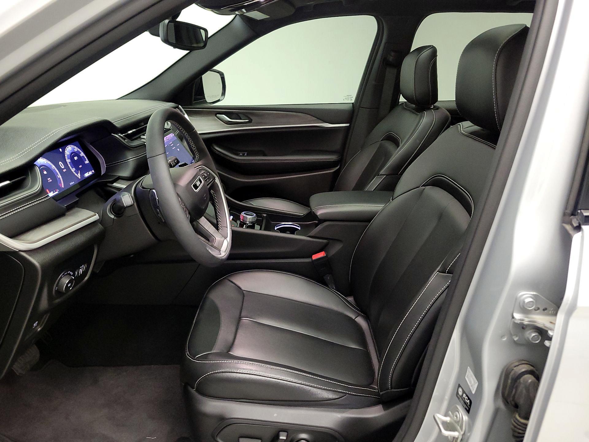 Thumbnail: 2024 Jeep Grand Cherokee - 11