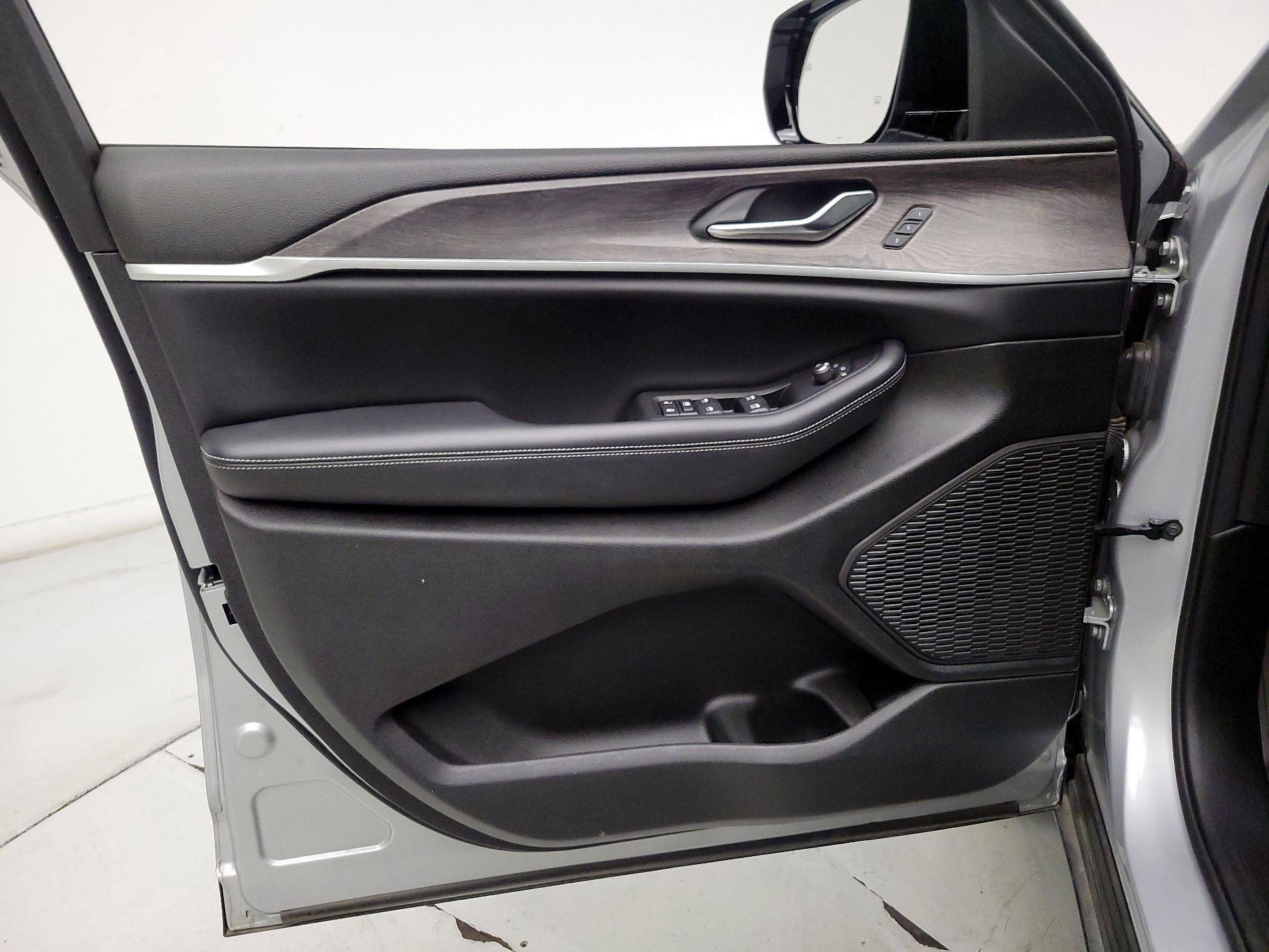 Thumbnail: 2024 Jeep Grand Cherokee - 12