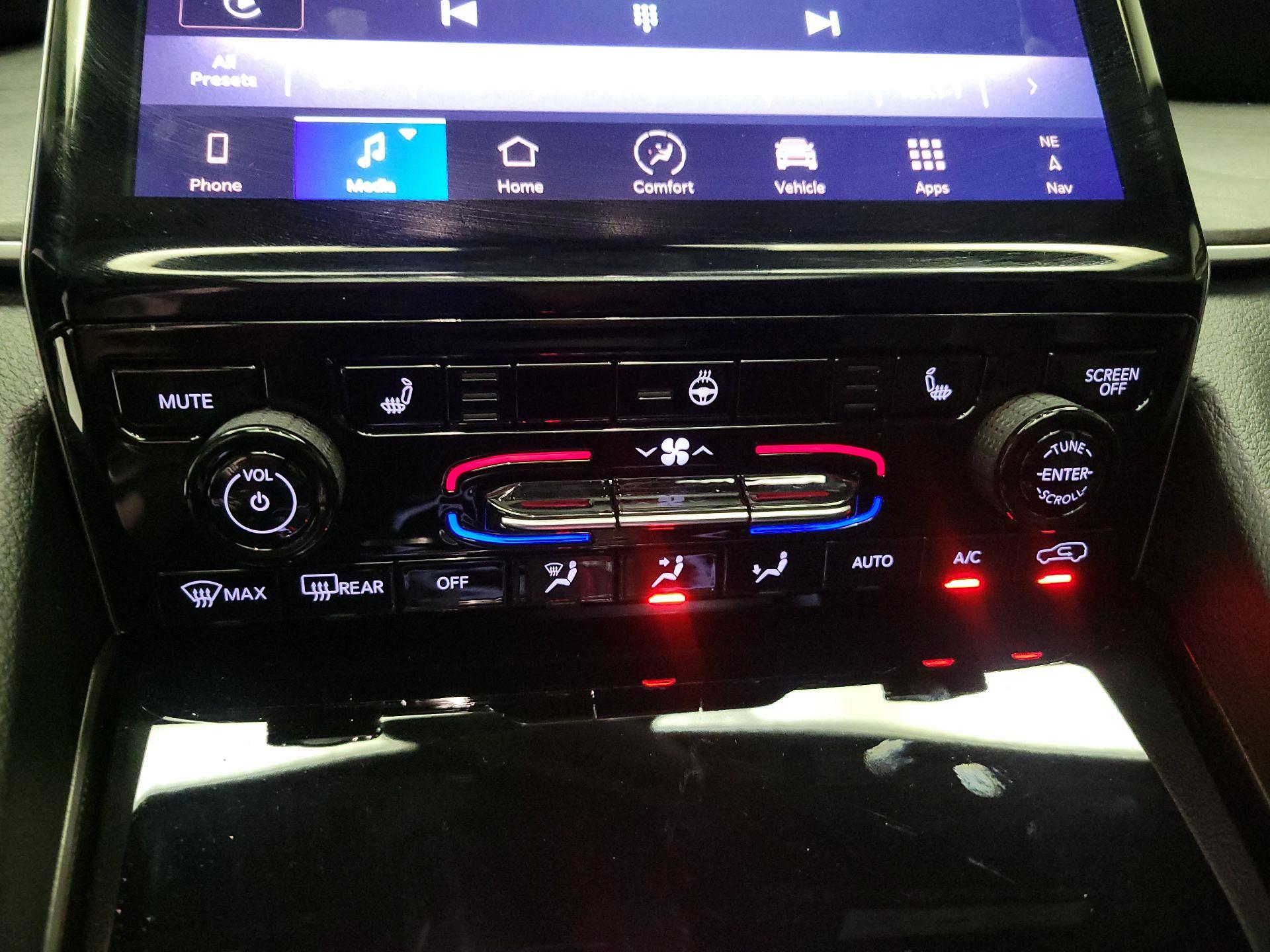 Thumbnail: 2024 Jeep Grand Cherokee - 17