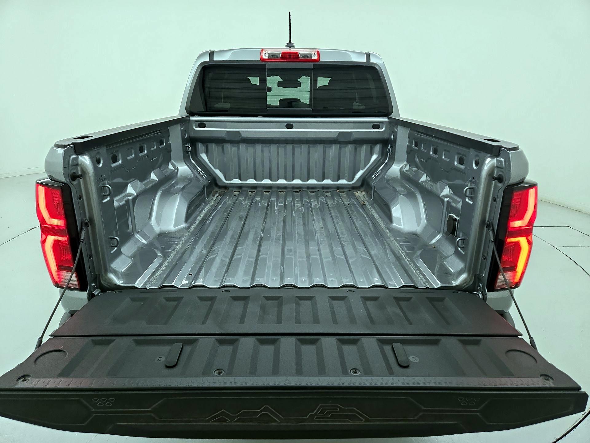 Thumbnail: 2025 Chevrolet Colorado - 18