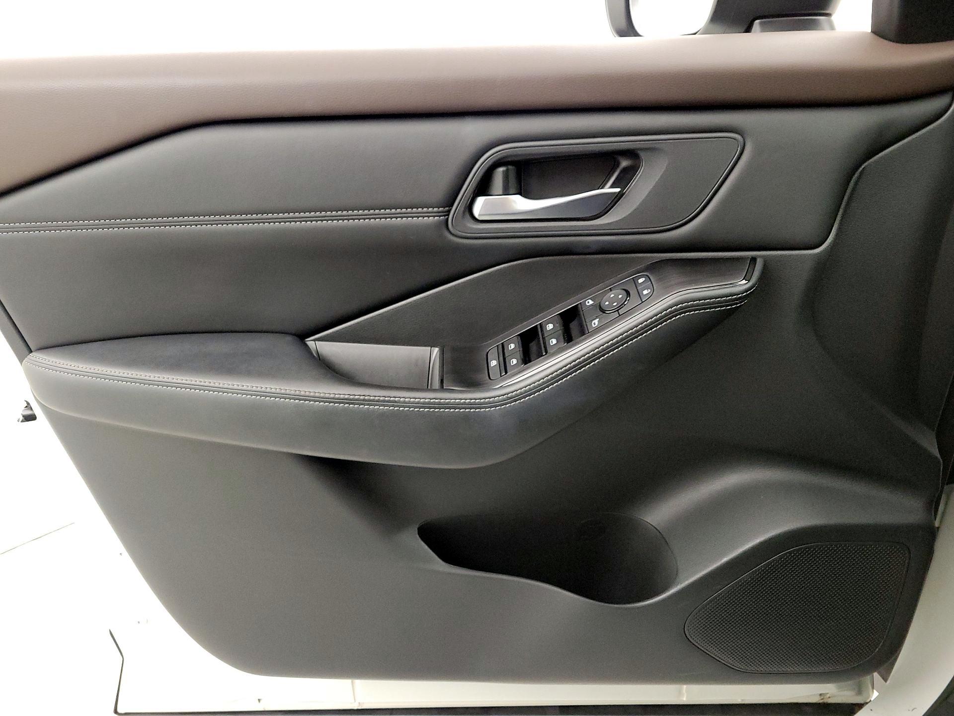 Thumbnail: 2023 Nissan Rogue - 12