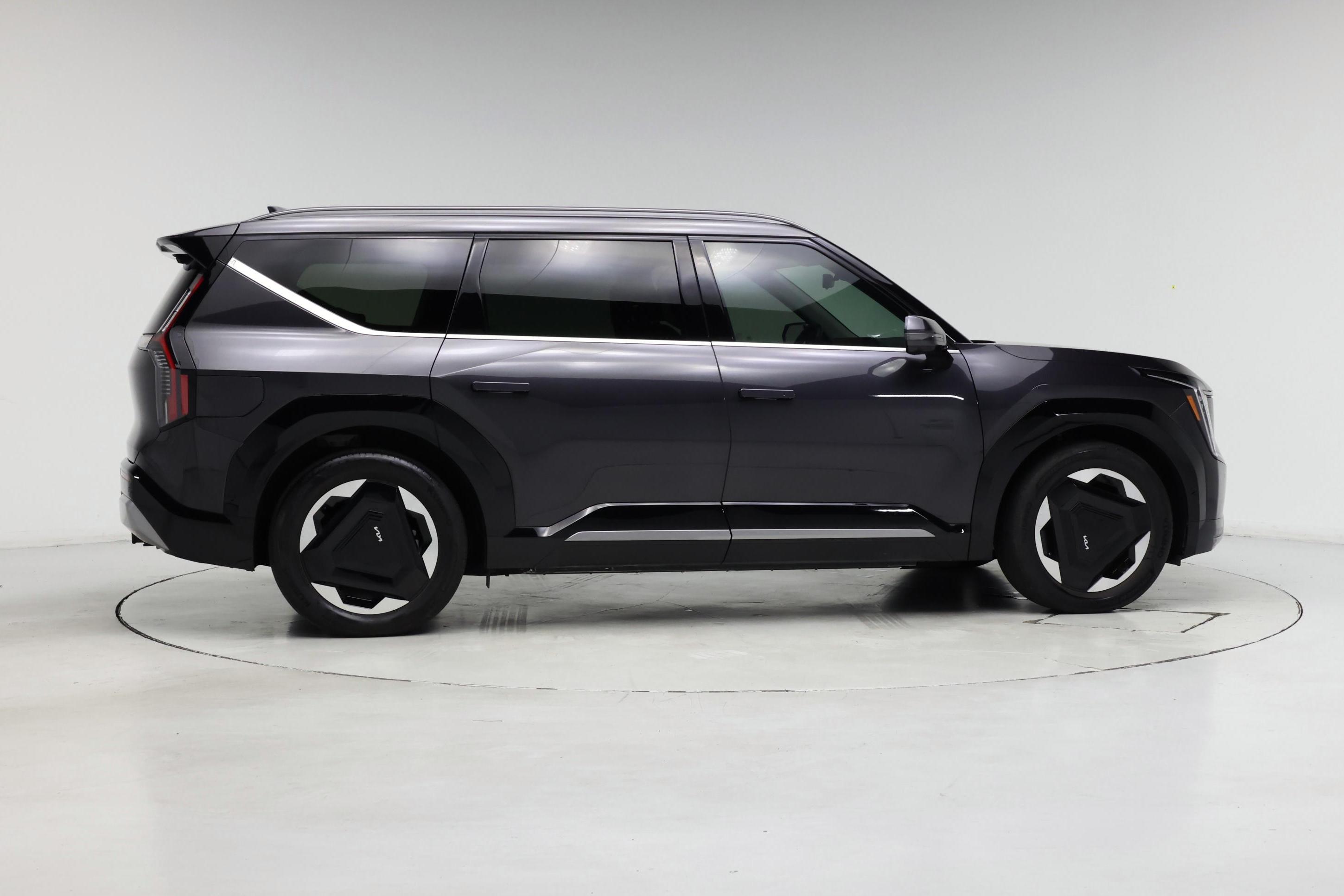 Thumbnail: 2024 Kia EV9 - 7