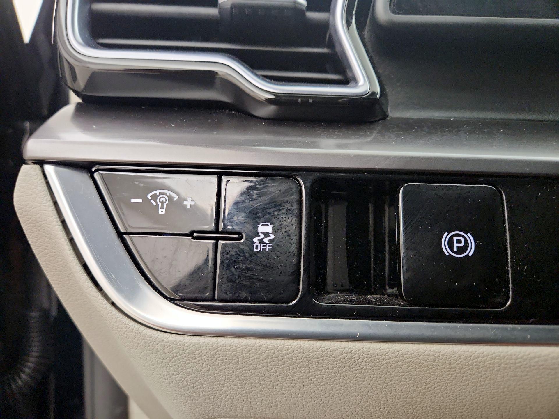 Thumbnail: 2023 Kia Sportage - 13