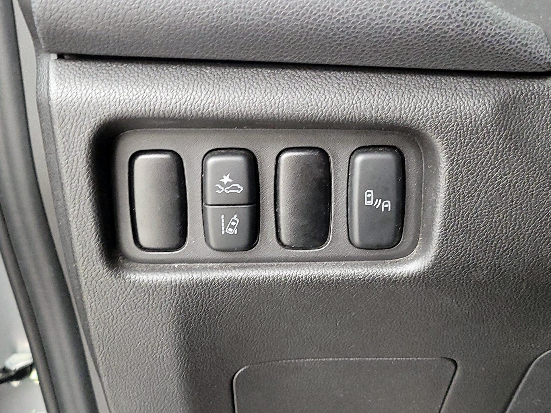 Thumbnail: 2021 Mitsubishi Outlander Sport - 13