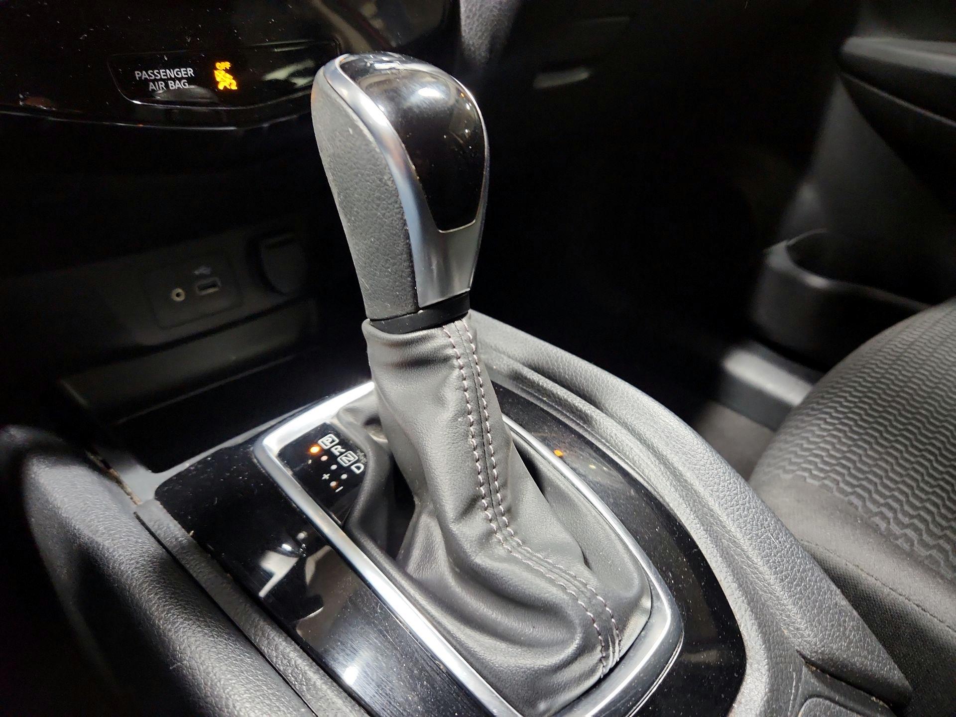 Thumbnail: 2020 Nissan Rogue Sport - 15