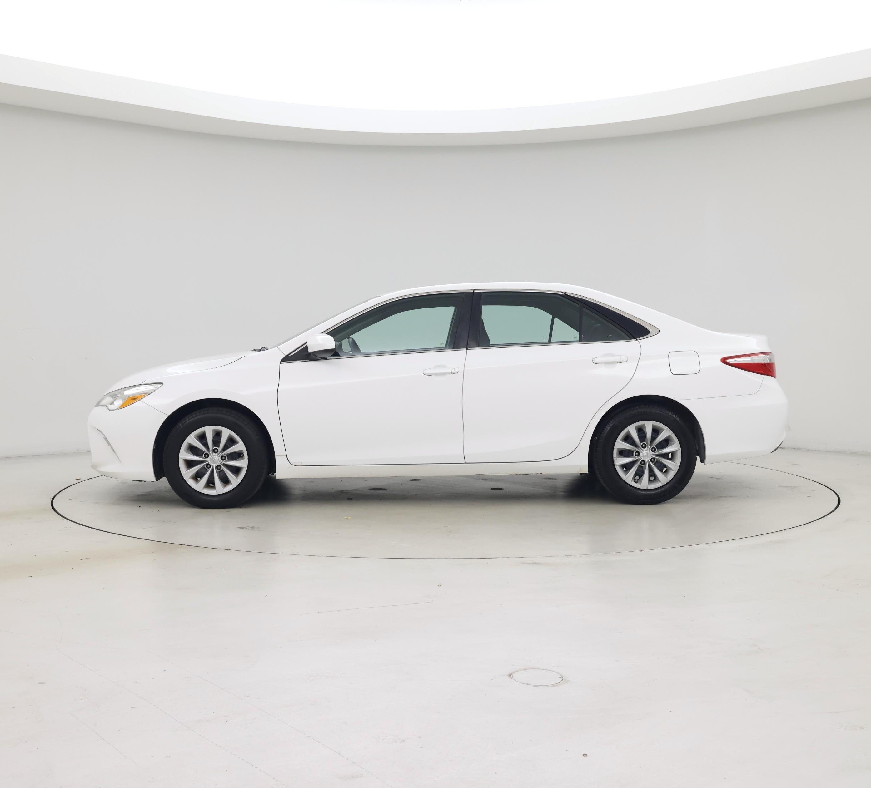 Thumbnail: 2016 Toyota Camry - 3