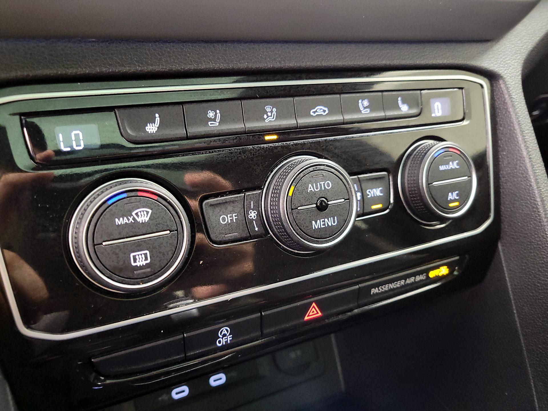 Thumbnail: 2023 Volkswagen Atlas - 16