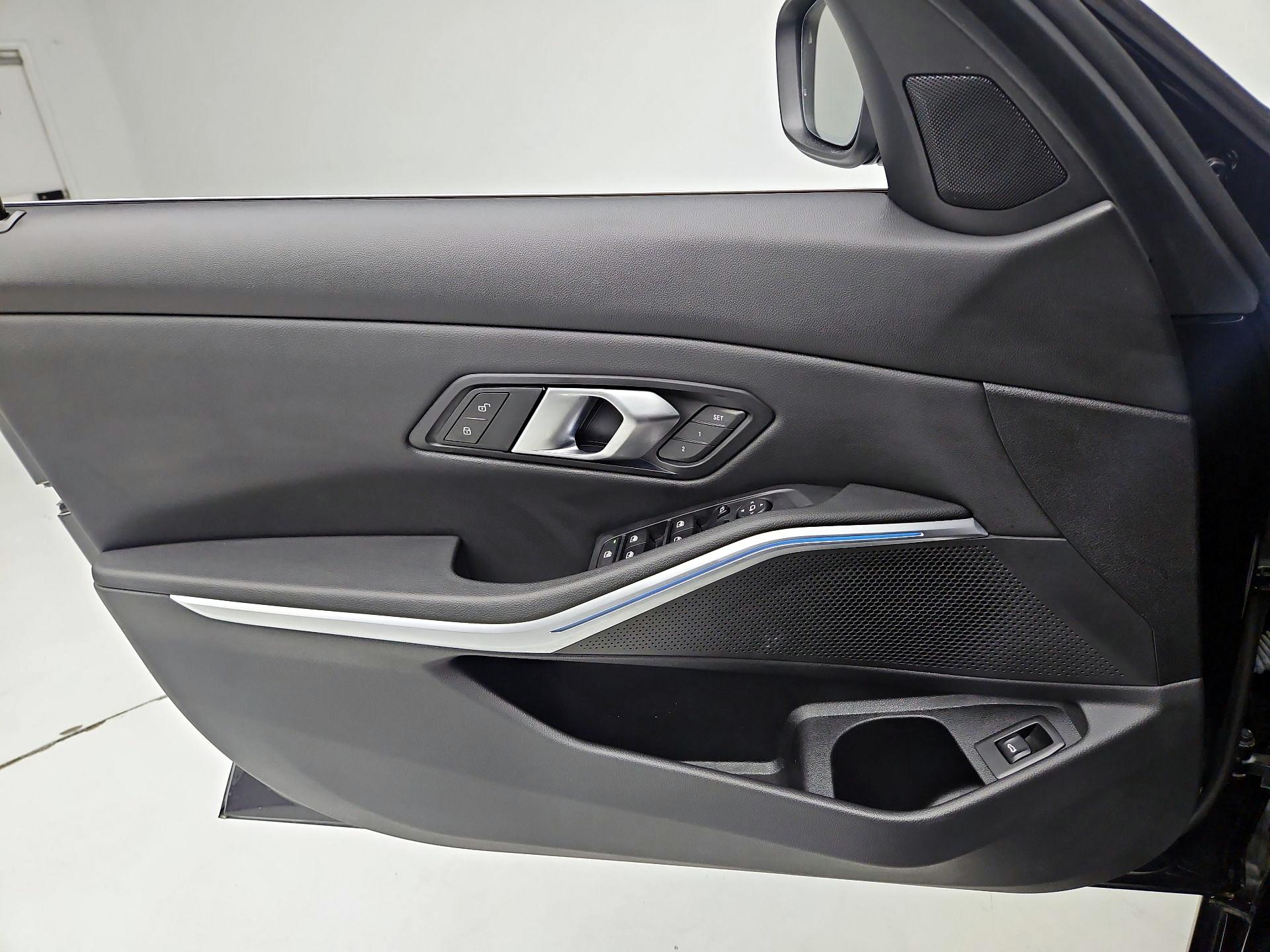 Thumbnail: 2025 BMW 3 Series - 12