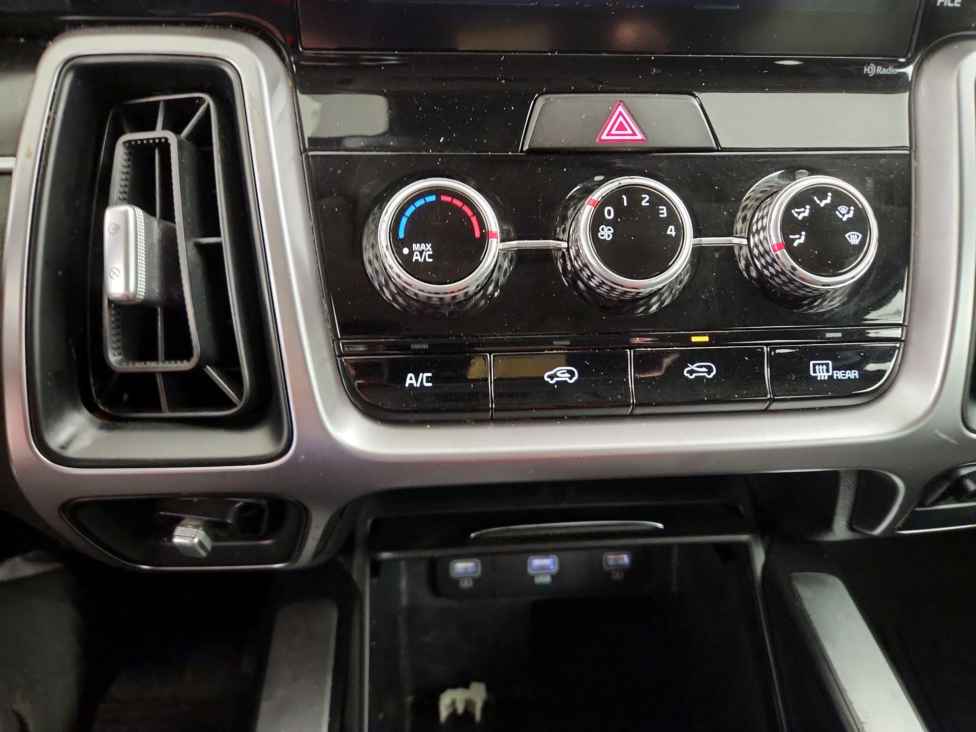 Thumbnail: 2022 Kia Sorento - 16