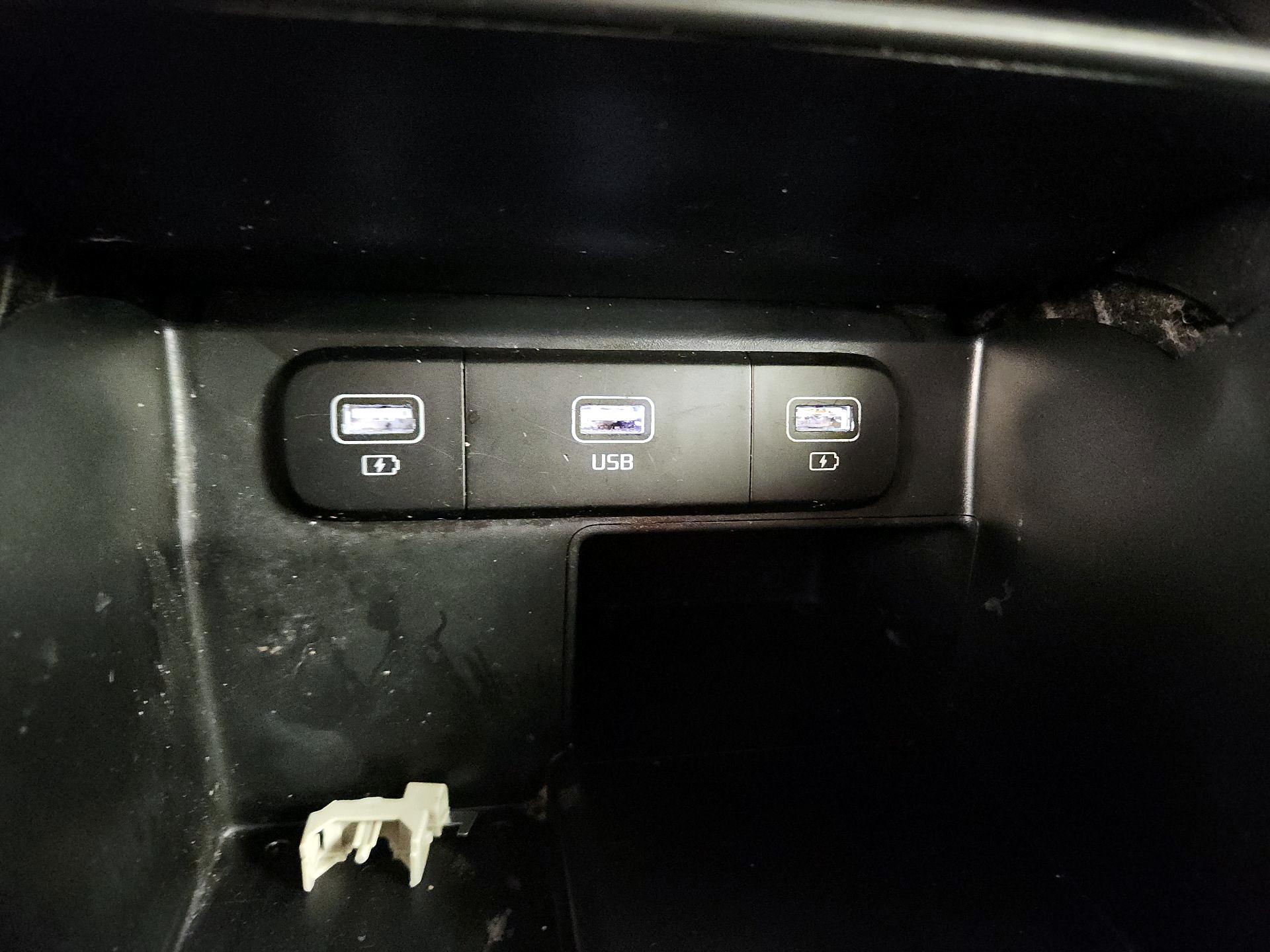 Thumbnail: 2022 Kia Sorento - 18