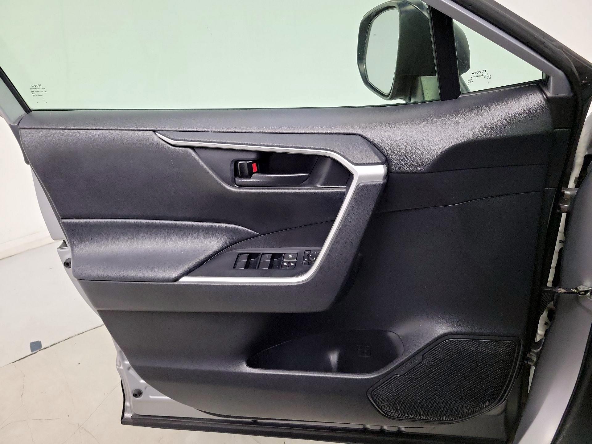 Thumbnail: 2021 Toyota RAV4 - 12