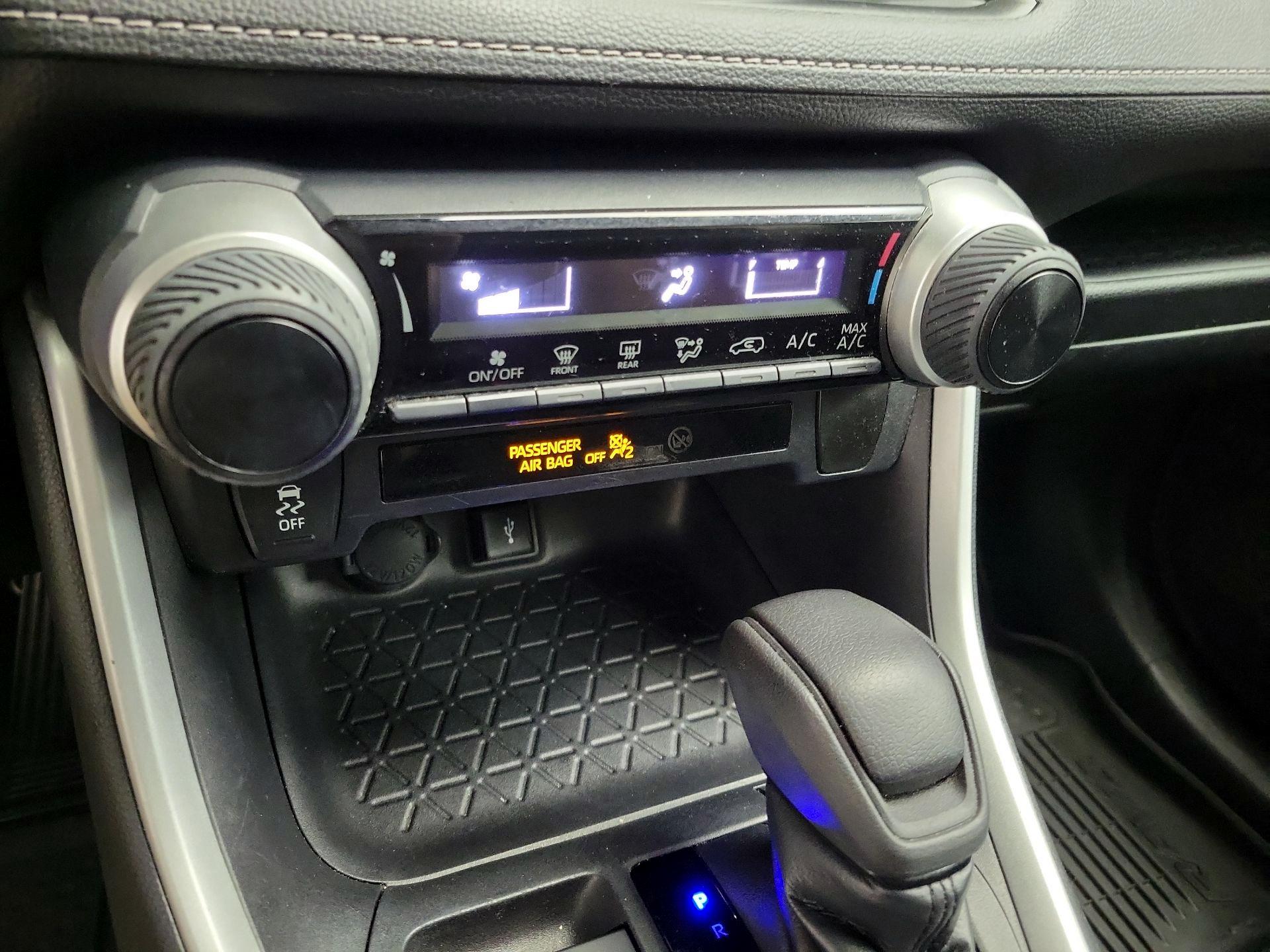 Thumbnail: 2021 Toyota RAV4 - 17