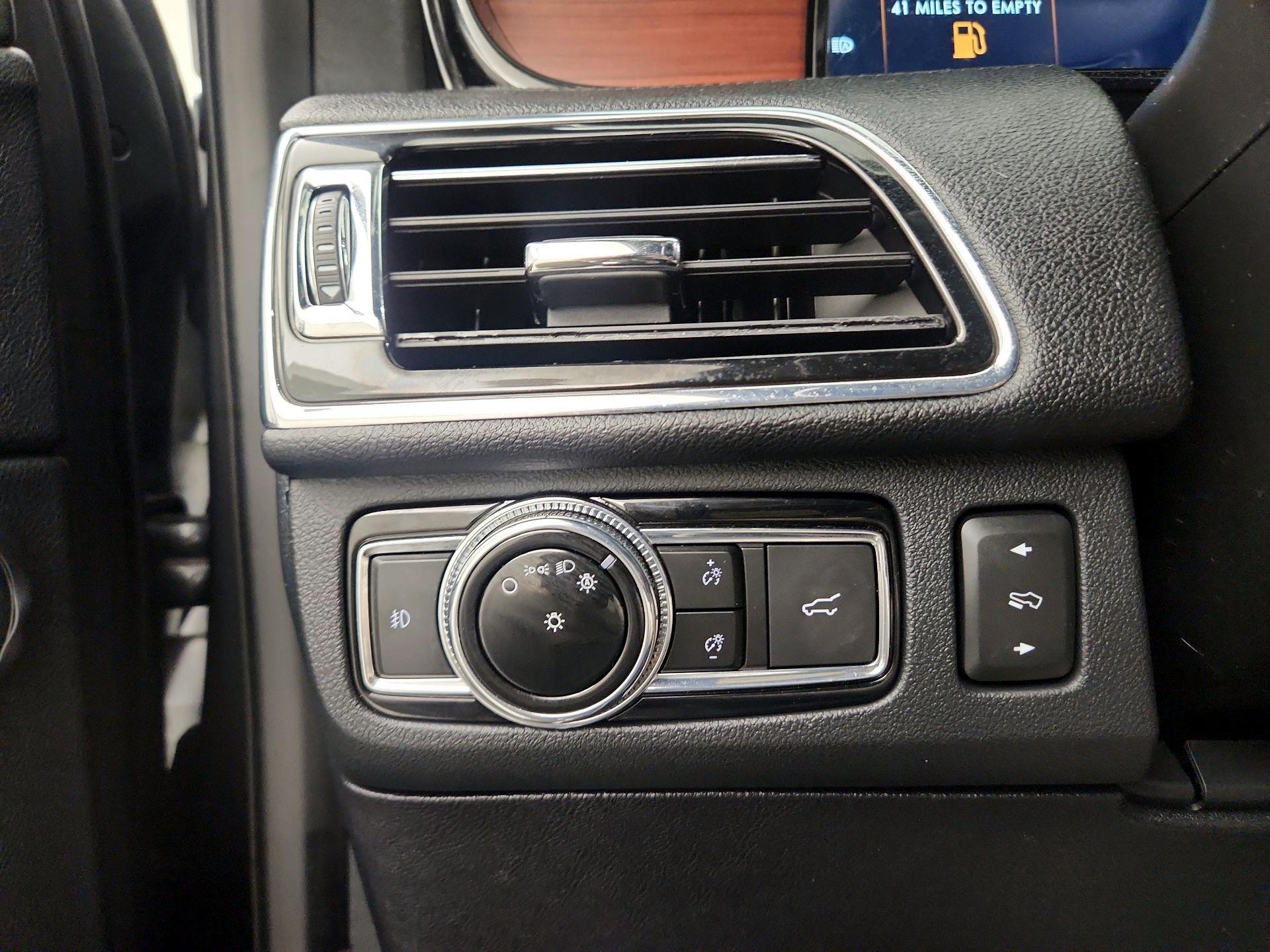 Thumbnail: 2021 Lincoln Navigator L - 13