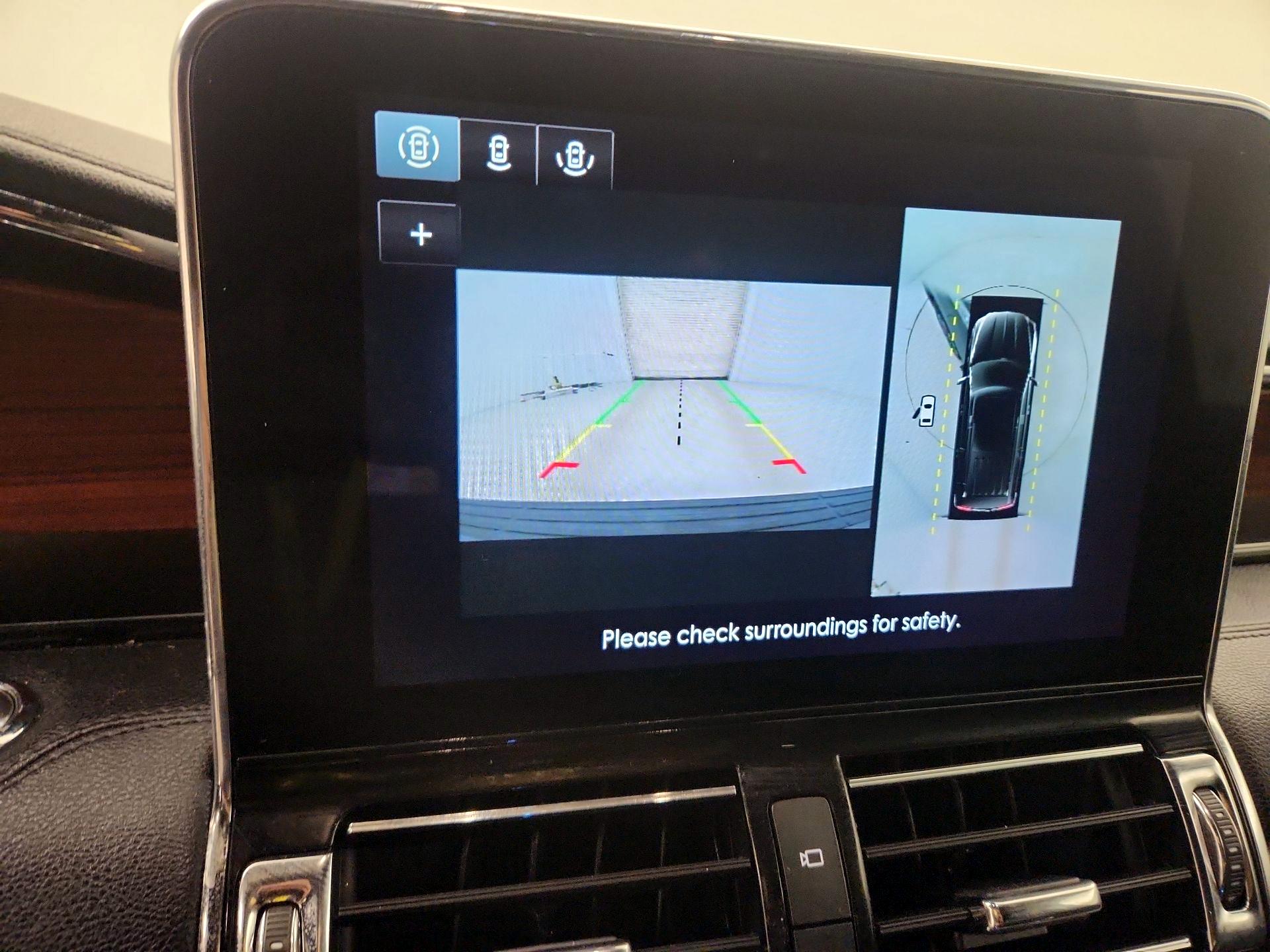 Thumbnail: 2021 Lincoln Navigator L - 15