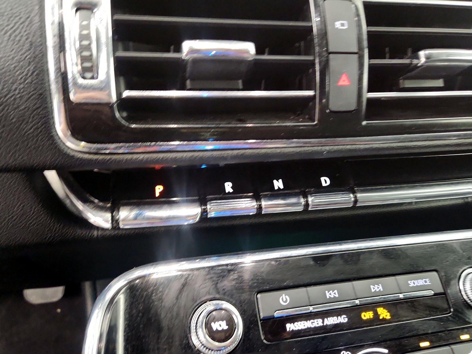 Thumbnail: 2021 Lincoln Navigator L - 18