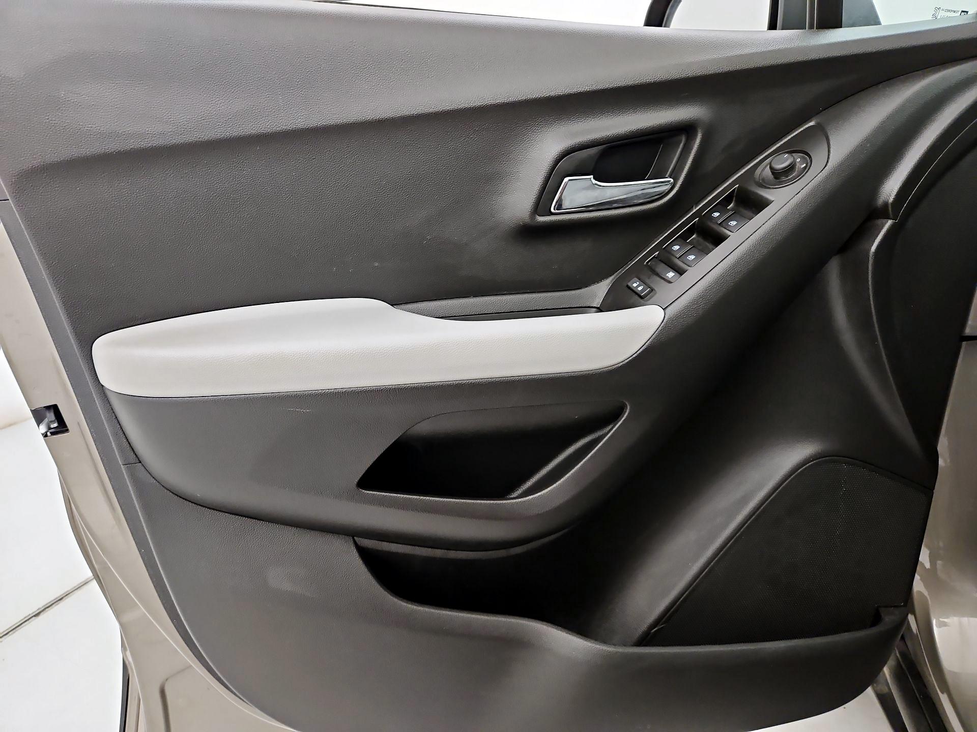 Thumbnail: 2021 Chevrolet Trax - 12