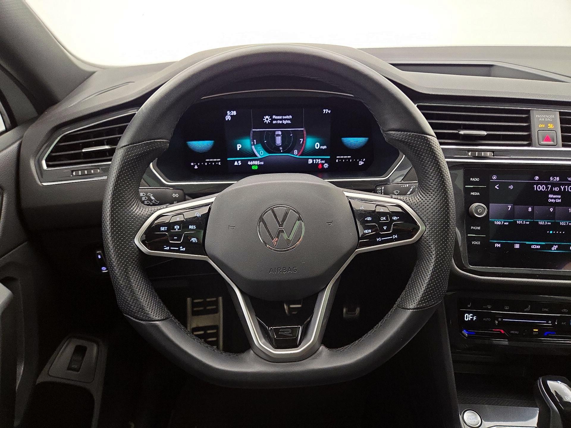 Thumbnail: 2022 Volkswagen Tiguan - 10