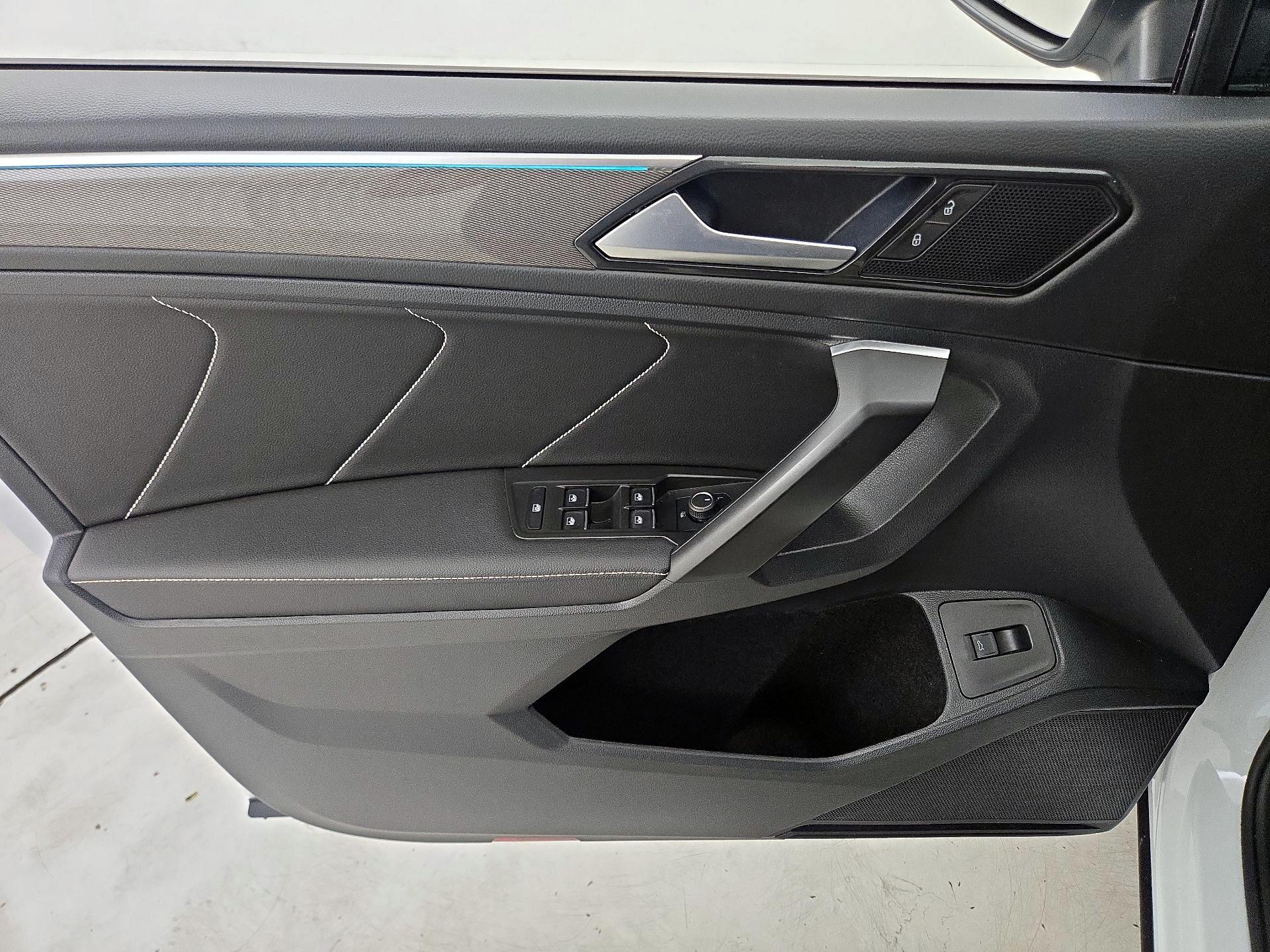 Thumbnail: 2022 Volkswagen Tiguan - 12