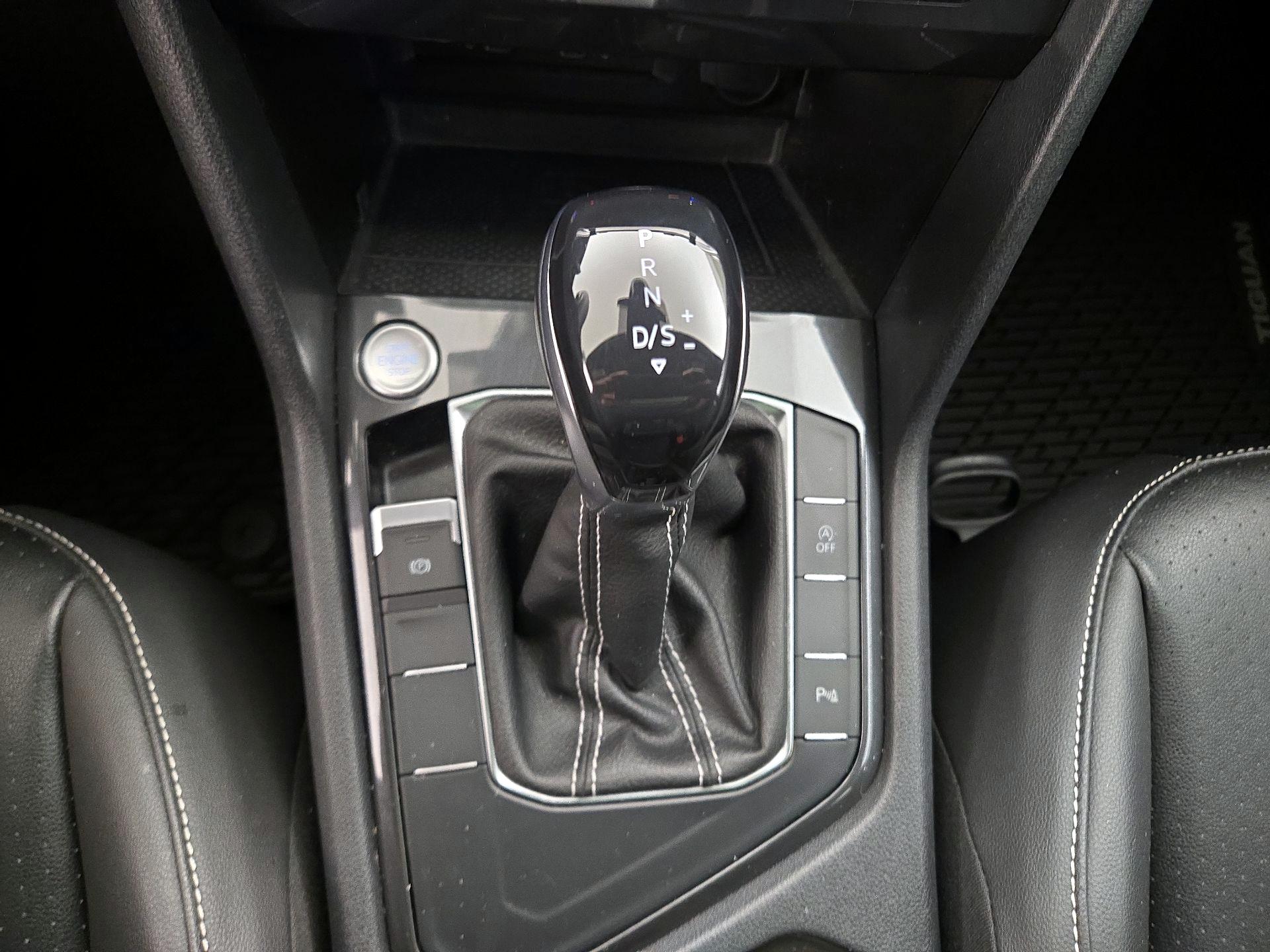 Thumbnail: 2022 Volkswagen Tiguan - 17