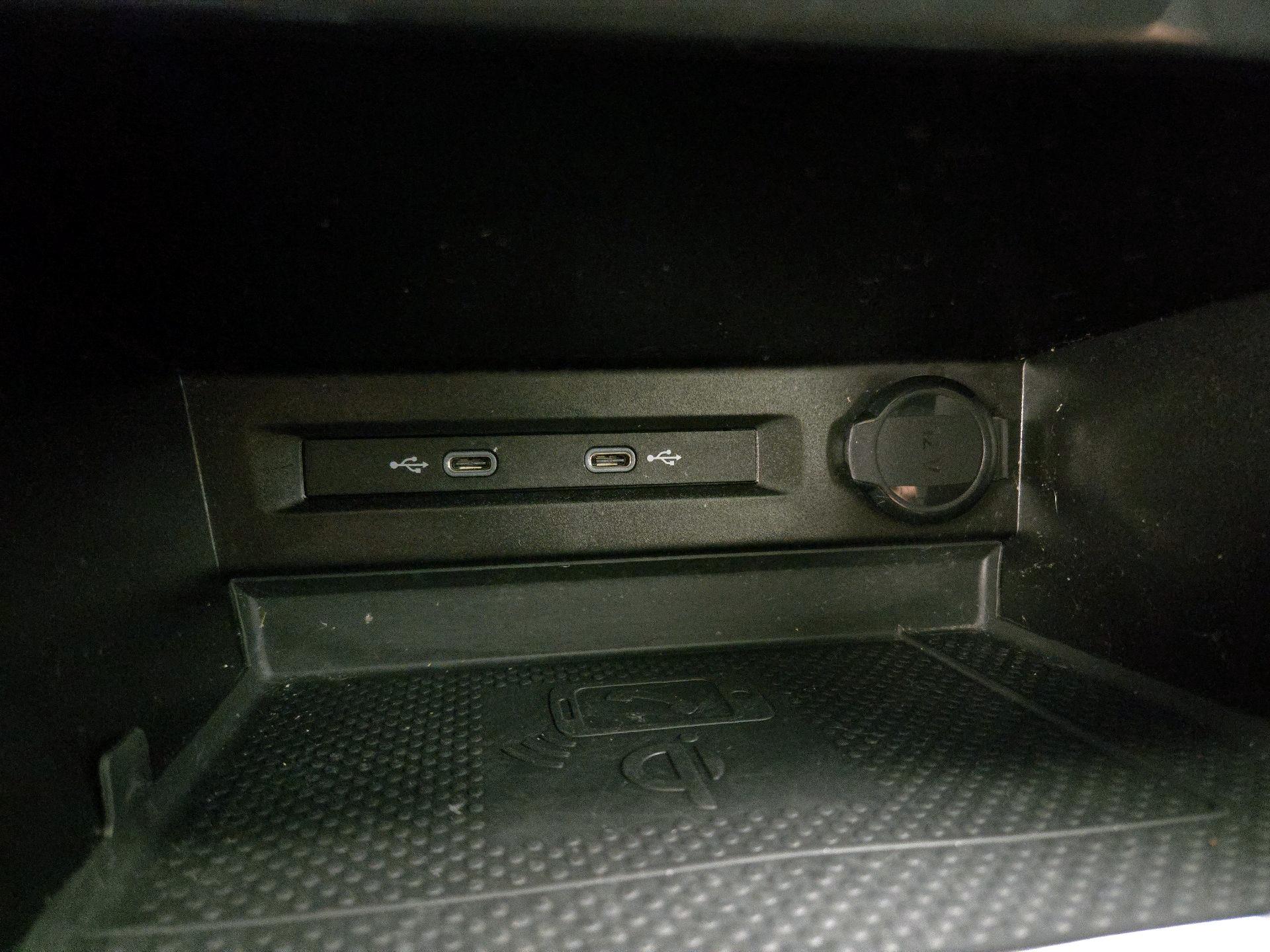 Thumbnail: 2022 Volkswagen Tiguan - 18