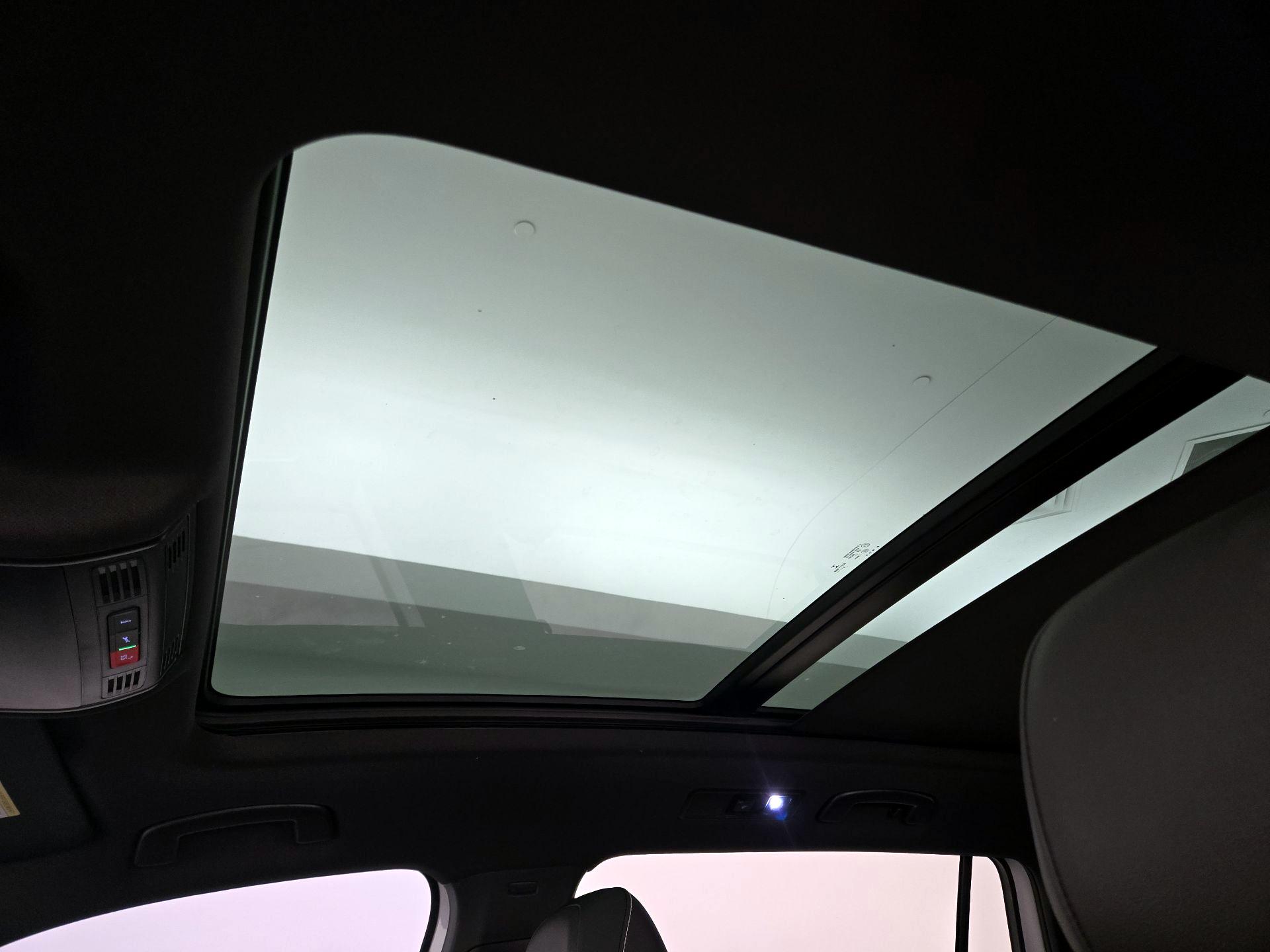 Thumbnail: 2022 Volkswagen Tiguan - 19