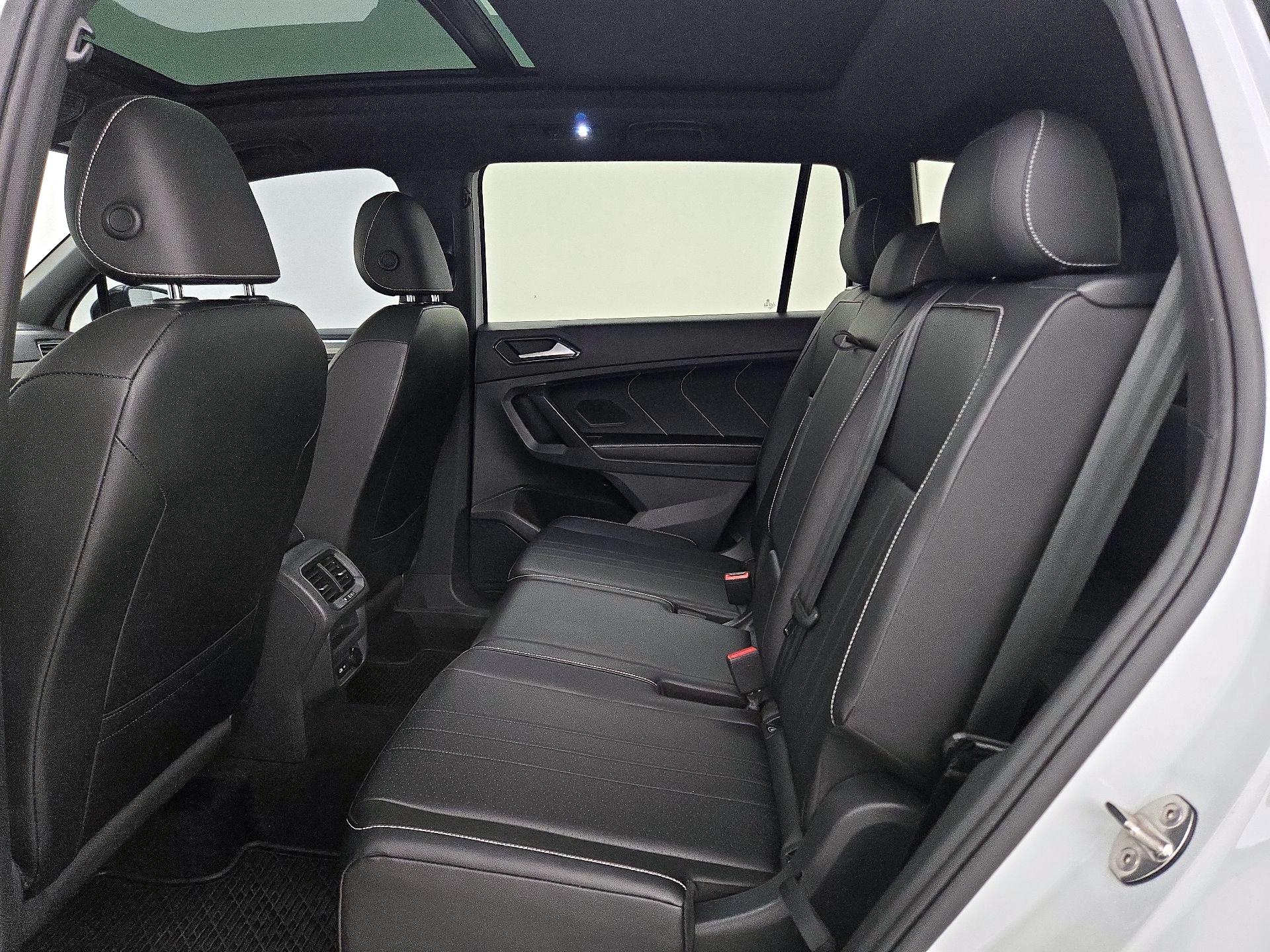 Thumbnail: 2022 Volkswagen Tiguan - 20