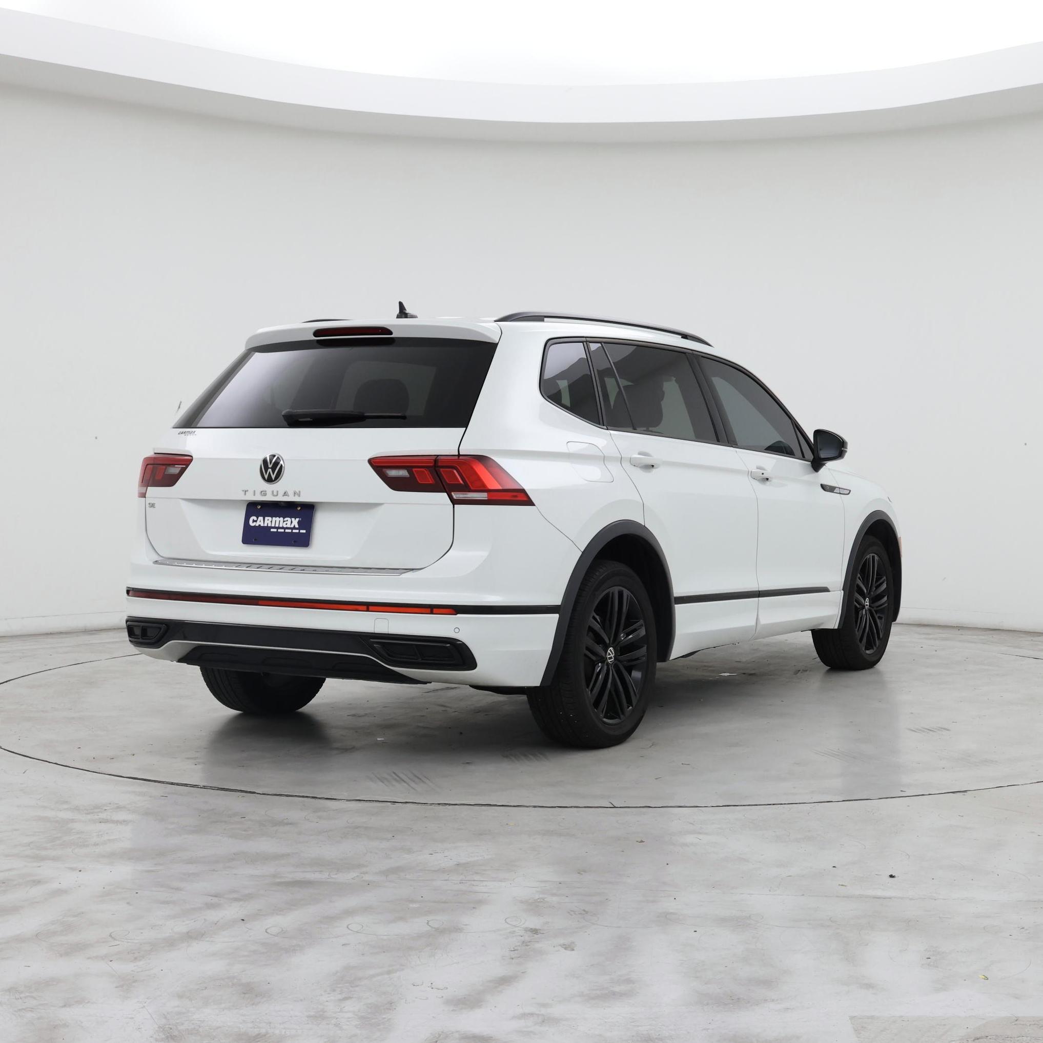 Thumbnail: 2022 Volkswagen Tiguan - 8