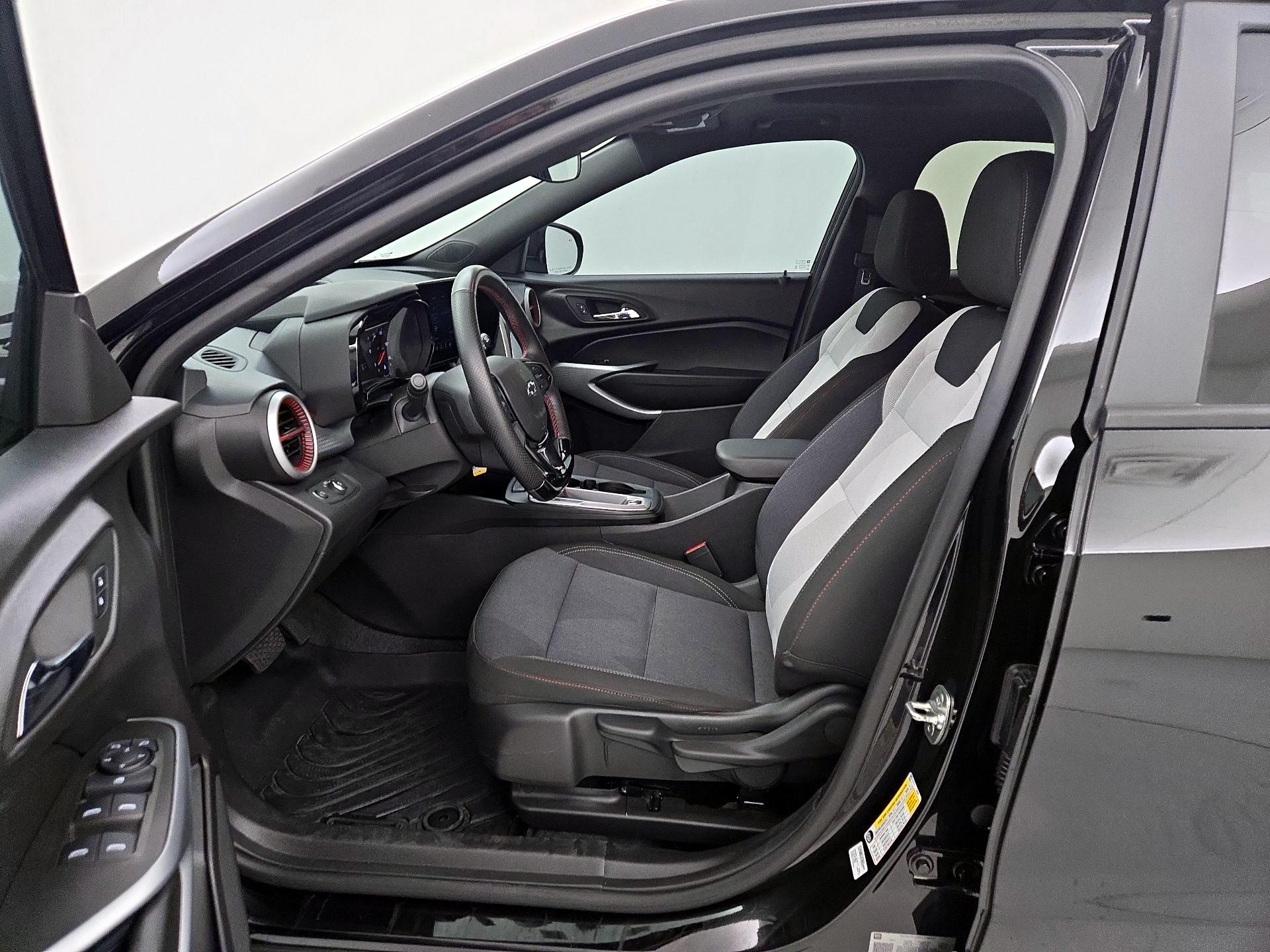 Thumbnail: 2025 Chevrolet Trax - 9