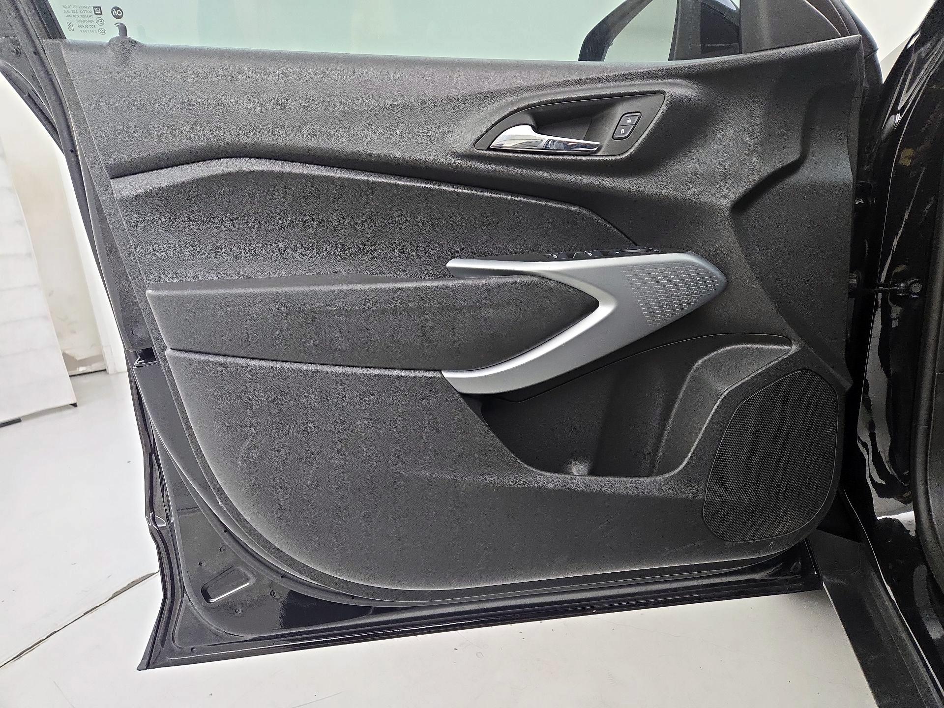 Thumbnail: 2025 Chevrolet Trax - 10