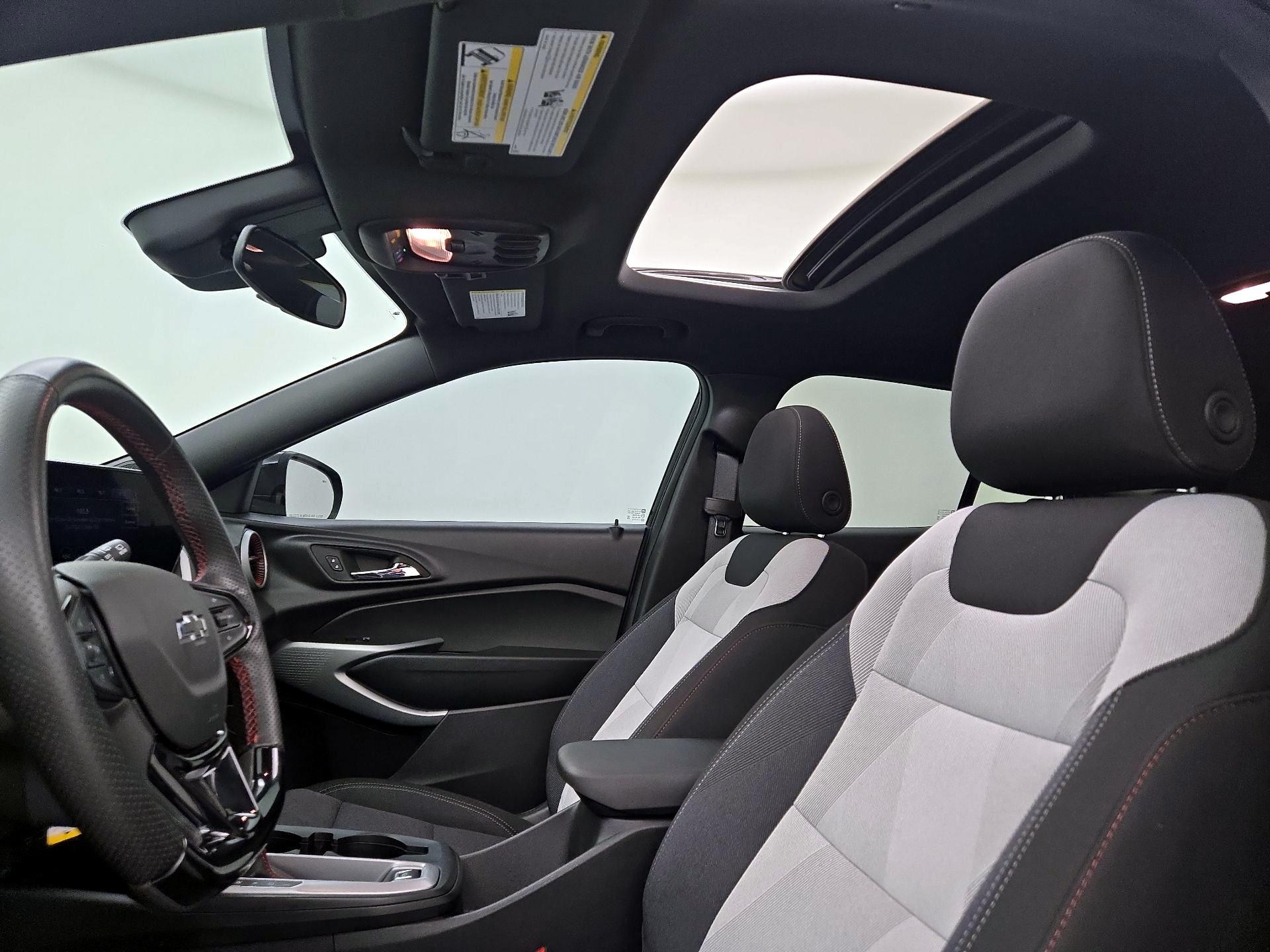 Thumbnail: 2025 Chevrolet Trax - 17