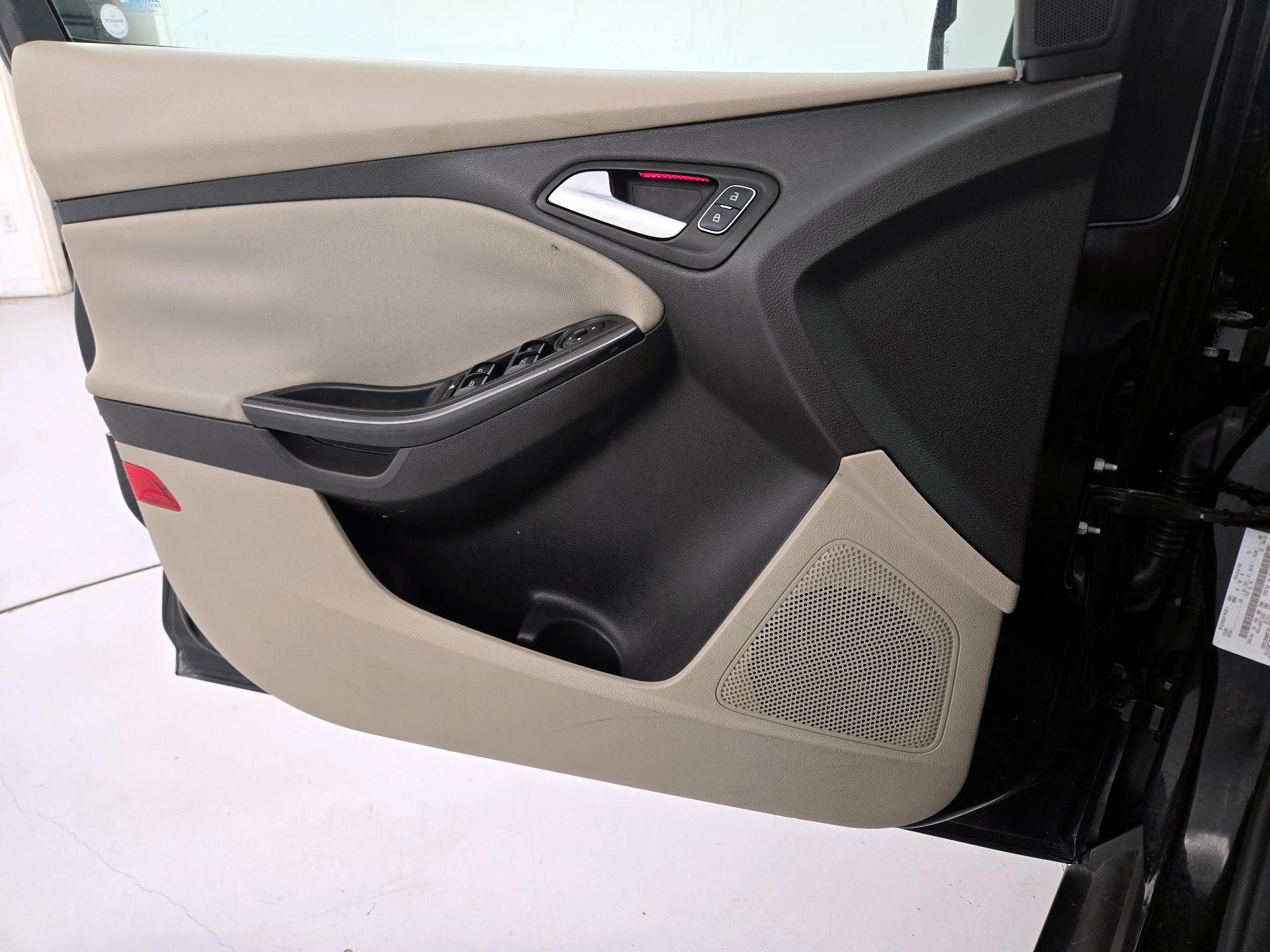 Thumbnail: 2017 Ford Focus - 12