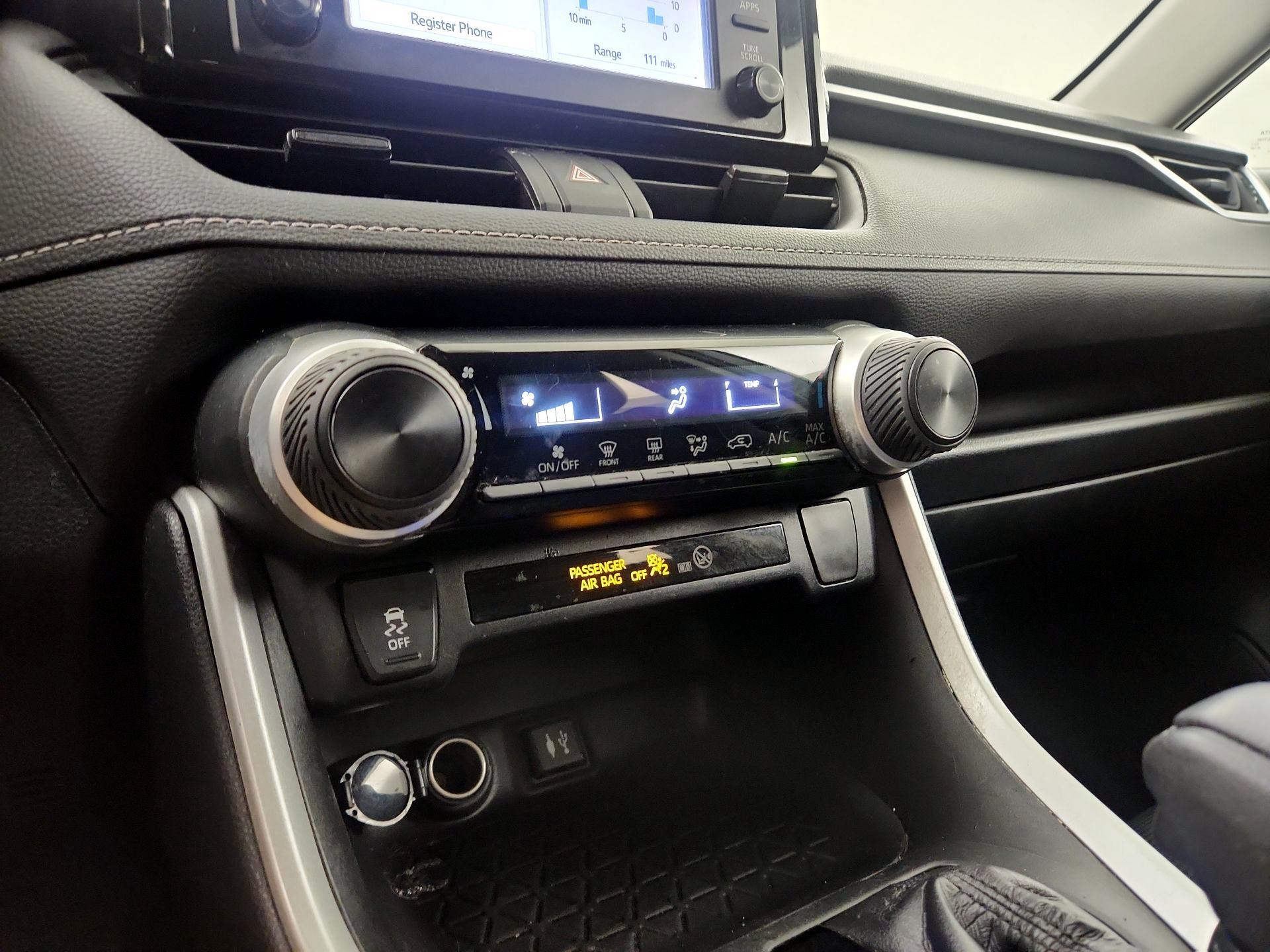 Thumbnail: 2019 Toyota RAV4 - 14