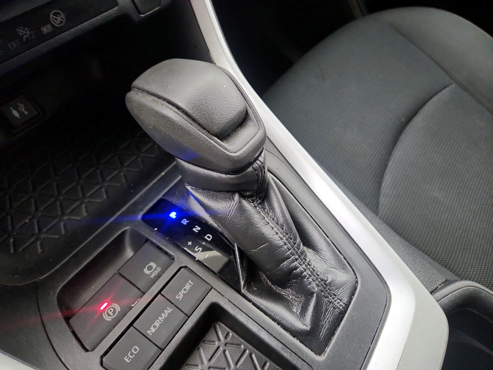 Thumbnail: 2019 Toyota RAV4 - 15