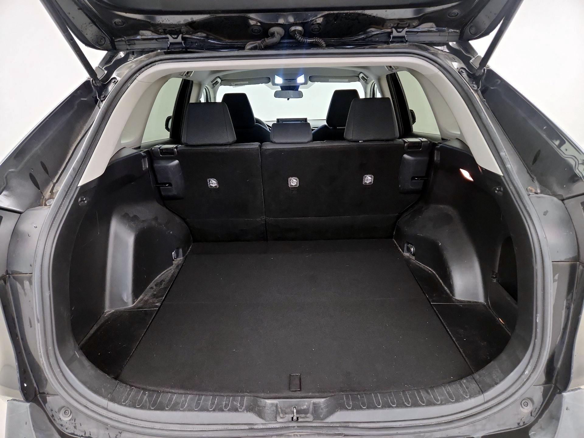 Thumbnail: 2019 Toyota RAV4 - 16