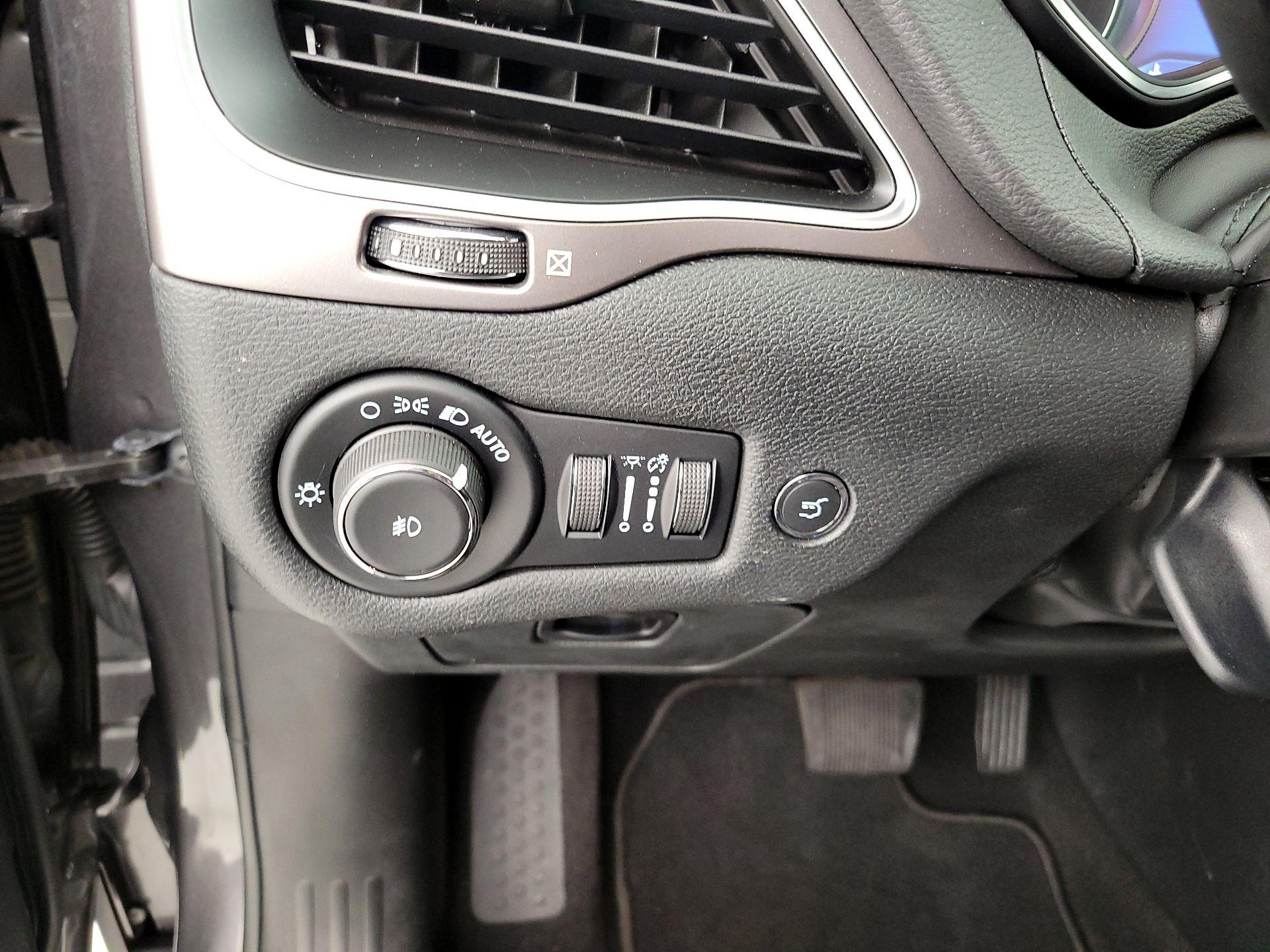 Thumbnail: 2022 Jeep Cherokee - 13