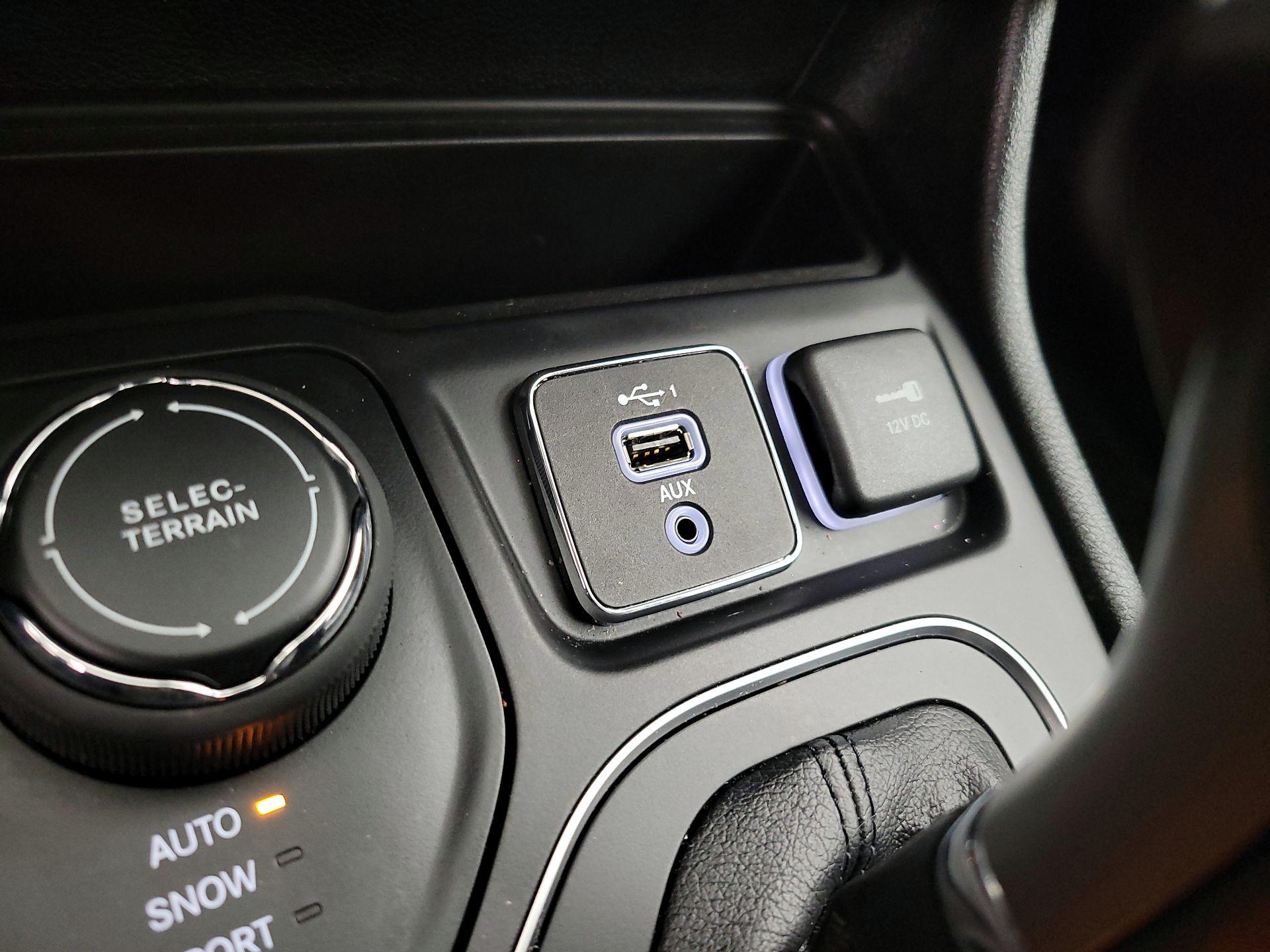 Thumbnail: 2022 Jeep Cherokee - 18